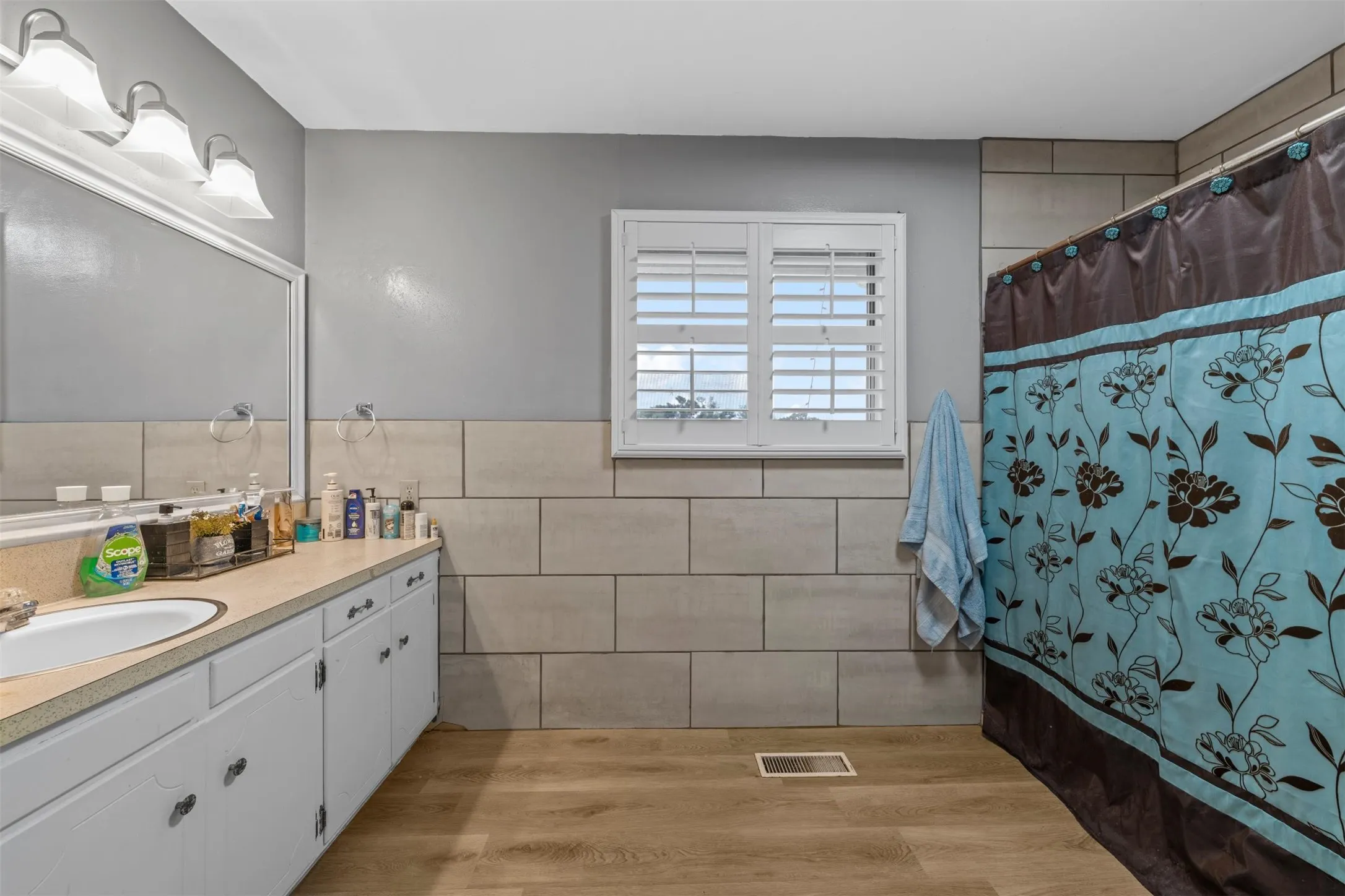 Single Family Residence For Sale in Falls County , 1201 Rock Dam Road, Marlin, Texas 76661, 3 Bedroom, 3 Bathroom, 2 Garage spaces, 2,656 Sqft, built in 1960, mls#21345393, Real Estate Agent in Marlin, Homes For Sale in Falls county, Homes For Sale in Marlin, Realtor in Marlin Texas, Real Estate Brokerage Independent Realty Texas, Luminita Cordes Realtor