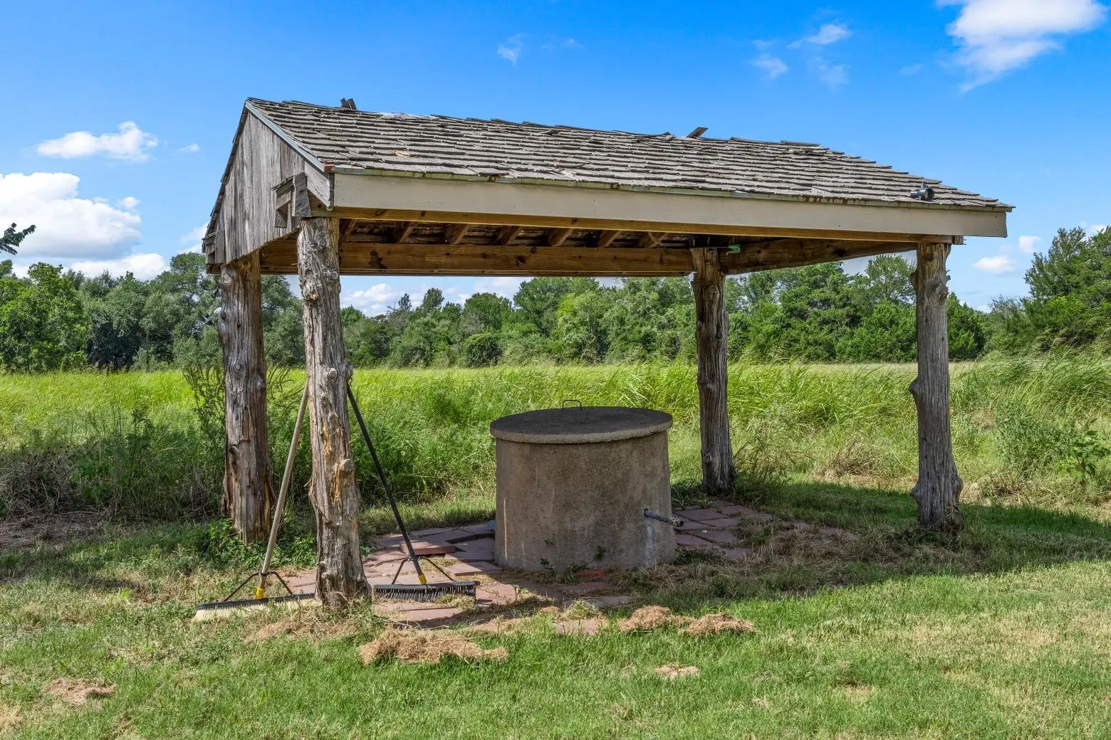 Single Family Residence For Sale in Falls County , 1201 Rock Dam Road, Marlin, Texas 76661, 3 Bedroom, 3 Bathroom, 2 Garage spaces, 2,656 Sqft, built in 1960, mls#21345393, Real Estate Agent in Marlin, Homes For Sale in Falls county, Homes For Sale in Marlin, Realtor in Marlin Texas, Real Estate Brokerage Independent Realty Texas, Luminita Cordes Realtor