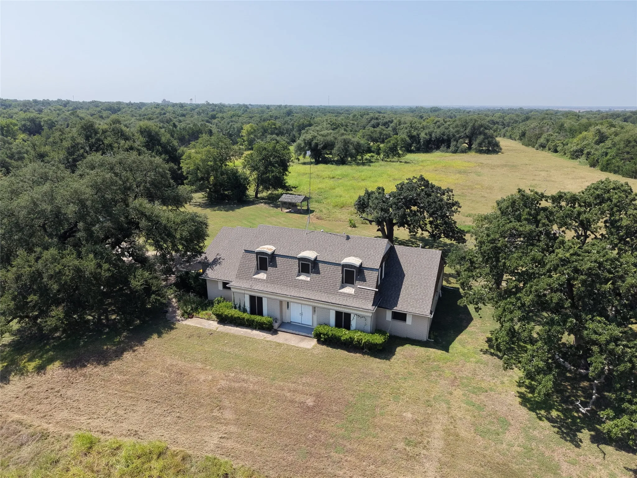 Single Family Residence For Sale in Falls County , 1201 Rock Dam Road, Marlin, Texas 76661, 3 Bedroom, 3 Bathroom, 2 Garage spaces, 2,656 Sqft, built in 1960, mls#21345393, Real Estate Agent in Marlin, Homes For Sale in Falls county, Homes For Sale in Marlin, Realtor in Marlin Texas, Real Estate Brokerage Independent Realty Texas, Luminita Cordes Realtor