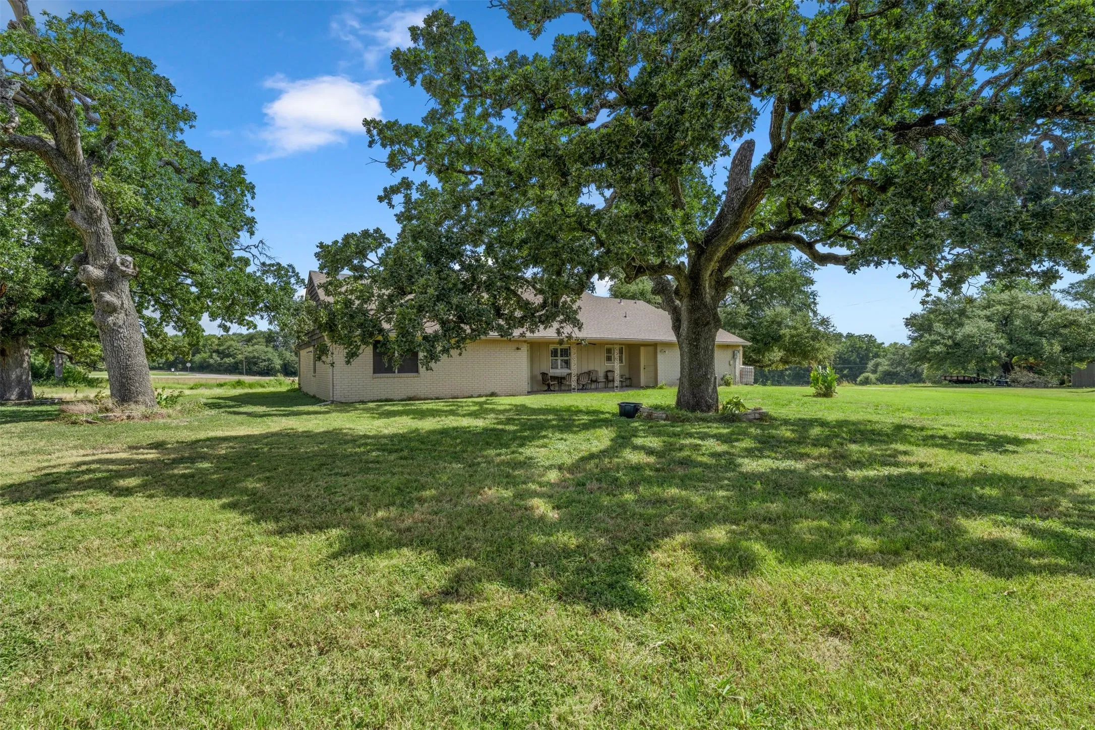 Single Family Residence For Sale in Falls County , 1201 Rock Dam Road, Marlin, Texas 76661, 3 Bedroom, 3 Bathroom, 2 Garage spaces, 2,656 Sqft, built in 1960, mls#21345393, Real Estate Agent in Marlin, Homes For Sale in Falls county, Homes For Sale in Marlin, Realtor in Marlin Texas, Real Estate Brokerage Independent Realty Texas, Luminita Cordes Realtor