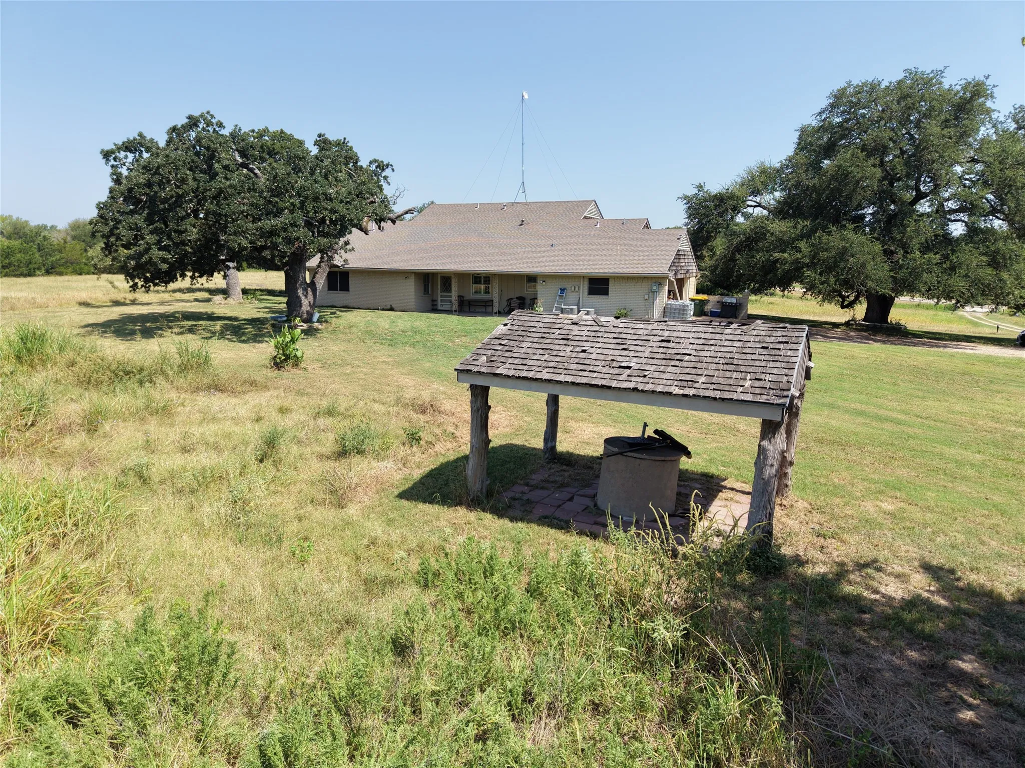 Single Family Residence For Sale in Falls County , 1201 Rock Dam Road, Marlin, Texas 76661, 3 Bedroom, 3 Bathroom, 2 Garage spaces, 2,656 Sqft, built in 1960, mls#21345393, Real Estate Agent in Marlin, Homes For Sale in Falls county, Homes For Sale in Marlin, Realtor in Marlin Texas, Real Estate Brokerage Independent Realty Texas, Luminita Cordes Realtor