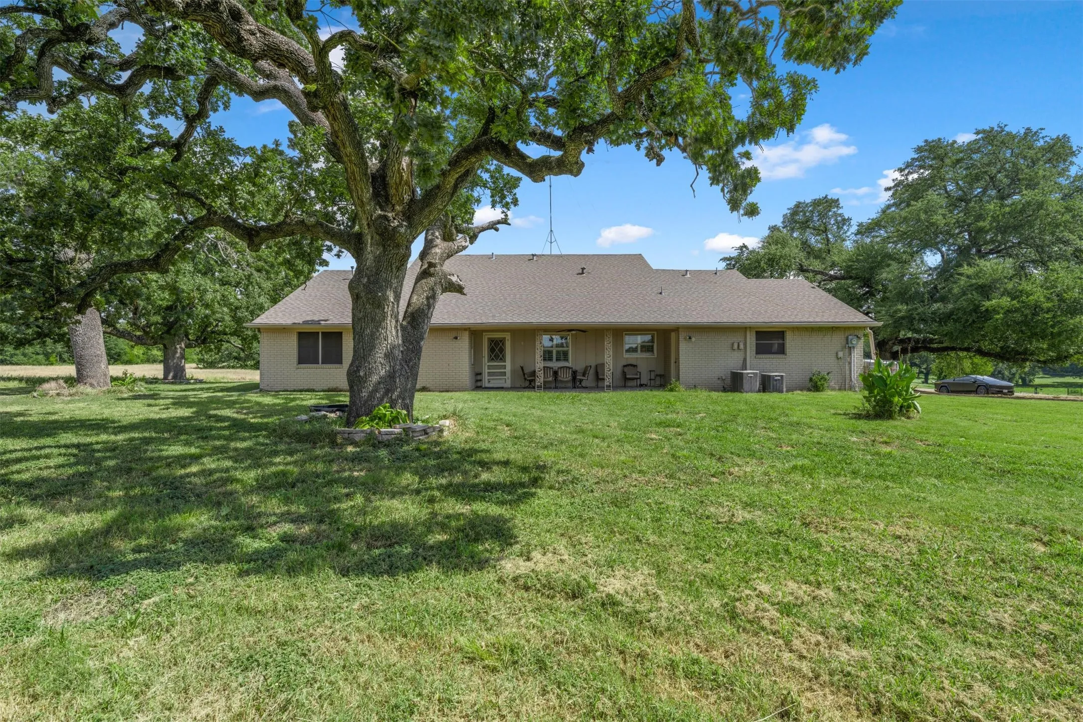 Single Family Residence For Sale in Falls County , 1201 Rock Dam Road, Marlin, Texas 76661, 3 Bedroom, 3 Bathroom, 2 Garage spaces, 2,656 Sqft, built in 1960, mls#21345393, Real Estate Agent in Marlin, Homes For Sale in Falls county, Homes For Sale in Marlin, Realtor in Marlin Texas, Real Estate Brokerage Independent Realty Texas, Luminita Cordes Realtor