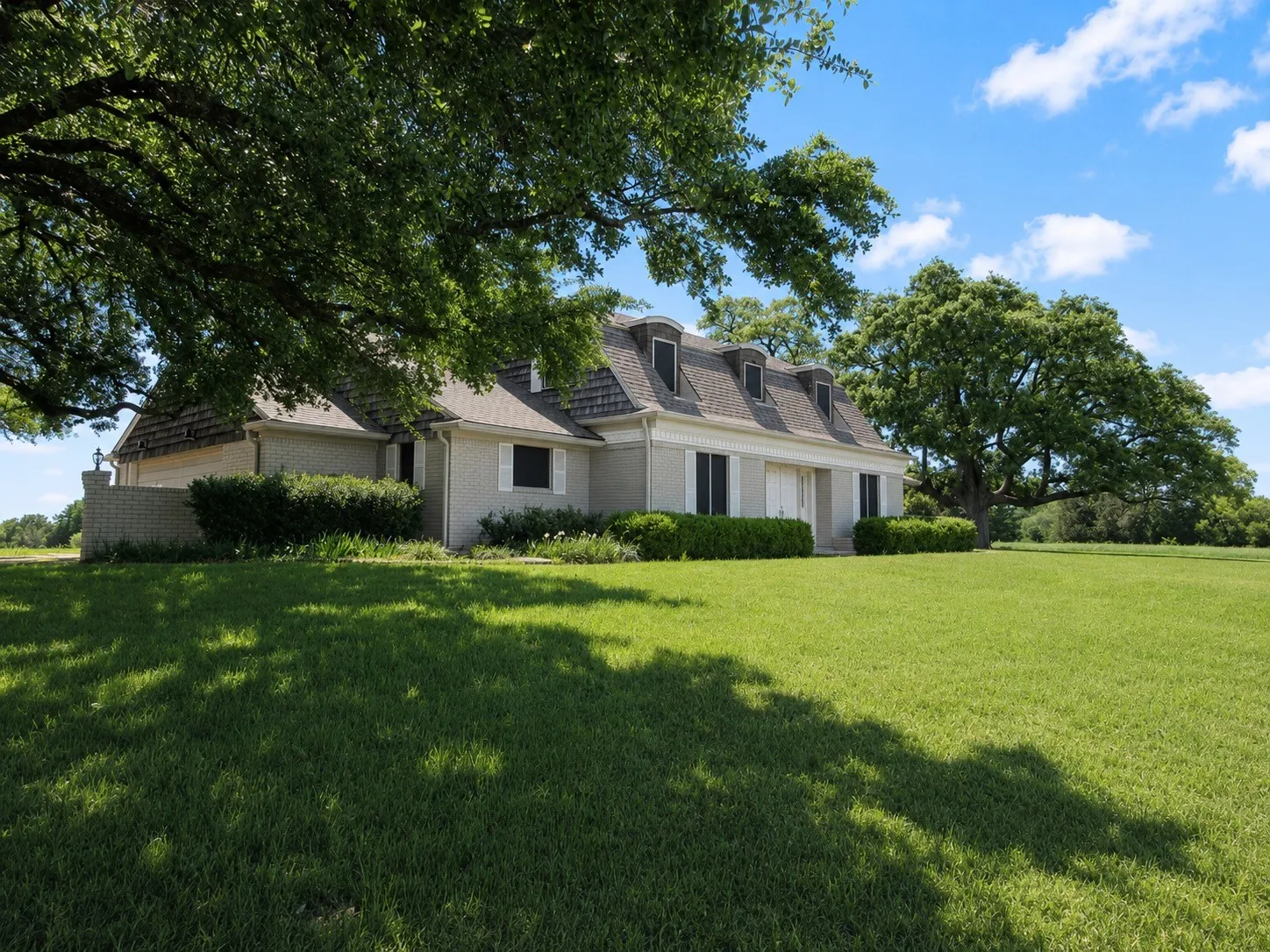 Single Family Residence For Sale in Falls County , 1201 Rock Dam Road, Marlin, Texas 76661, 3 Bedroom, 3 Bathroom, 2 Garage spaces, 2,656 Sqft, built in 1960, mls#21345393, Real Estate Agent in Marlin, Homes For Sale in Falls county, Homes For Sale in Marlin, Realtor in Marlin Texas, Real Estate Brokerage Independent Realty Texas, Luminita Cordes Realtor