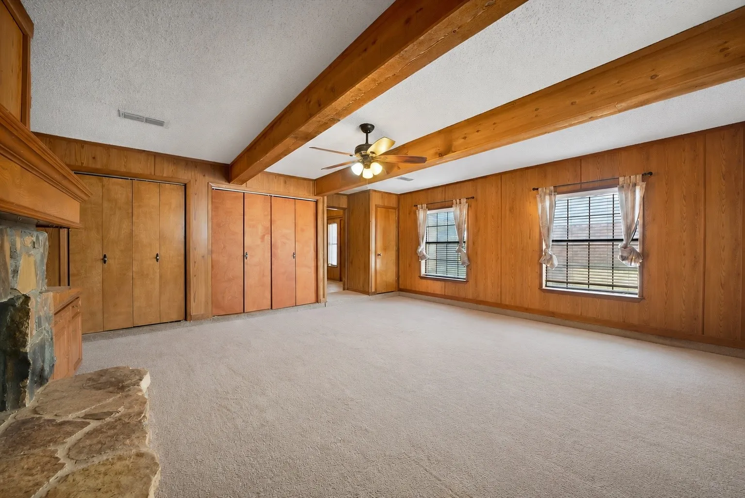 Single Family Residence For Sale in Tarrant County , 509 Henslee Drive, Euless, Texas 76040, 4 Bedroom, 2 Bathroom, Garage spaces, 1,810 Sqft, built in 1961, mls#21345132, Real Estate Agent in Euless, Homes For Sale in Tarrant county, Homes For Sale in Euless, Realtor in Euless Texas, Real Estate Brokerage Independent Realty Texas, Luminita Cordes Realtor