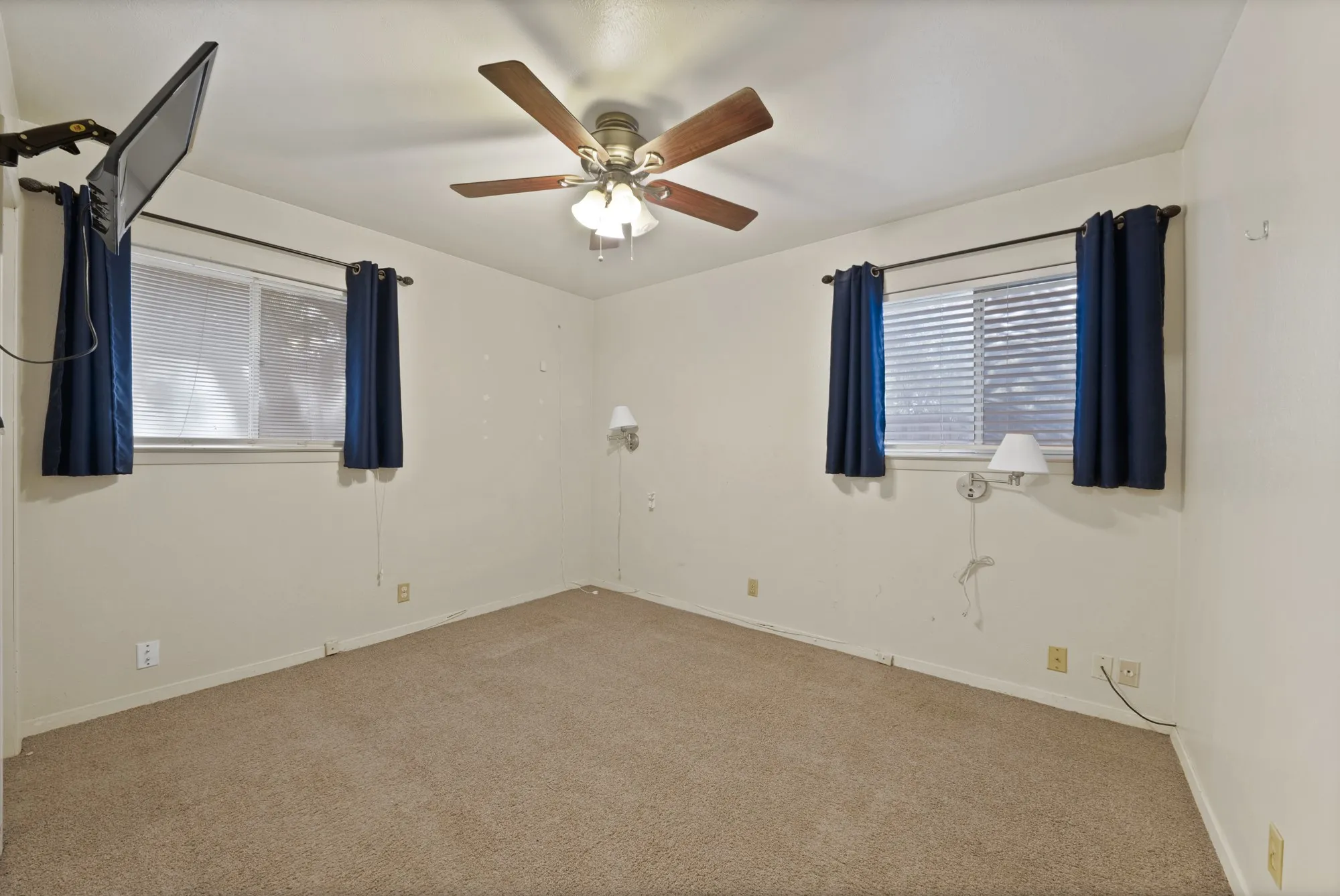 Single Family Residence For Sale in Tarrant County , 509 Henslee Drive, Euless, Texas 76040, 4 Bedroom, 2 Bathroom, Garage spaces, 1,810 Sqft, built in 1961, mls#21345132, Real Estate Agent in Euless, Homes For Sale in Tarrant county, Homes For Sale in Euless, Realtor in Euless Texas, Real Estate Brokerage Independent Realty Texas, Luminita Cordes Realtor