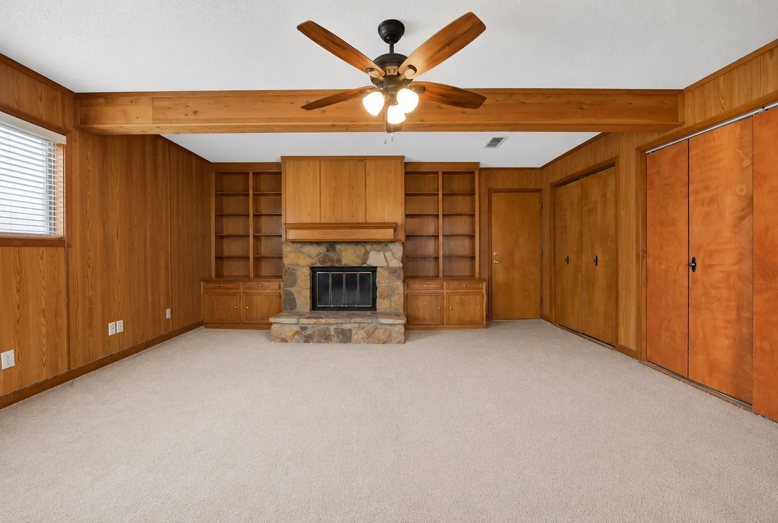 Single Family Residence For Sale in Tarrant County , 509 Henslee Drive, Euless, Texas 76040, 4 Bedroom, 2 Bathroom, Garage spaces, 1,810 Sqft, built in 1961, mls#21345132, Real Estate Agent in Euless, Homes For Sale in Tarrant county, Homes For Sale in Euless, Realtor in Euless Texas, Real Estate Brokerage Independent Realty Texas, Luminita Cordes Realtor