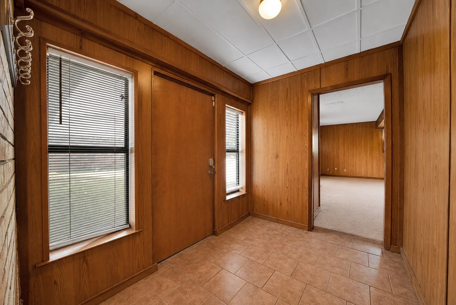 Single Family Residence For Sale in Tarrant County , 509 Henslee Drive, Euless, Texas 76040, 4 Bedroom, 2 Bathroom, Garage spaces, 1,810 Sqft, built in 1961, mls#21345132, Real Estate Agent in Euless, Homes For Sale in Tarrant county, Homes For Sale in Euless, Realtor in Euless Texas, Real Estate Brokerage Independent Realty Texas, Luminita Cordes Realtor