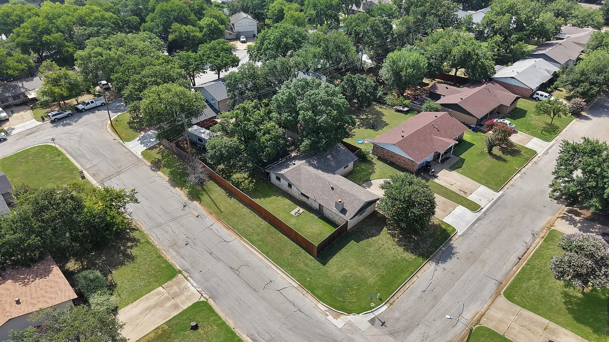 Single Family Residence For Sale in Tarrant County , 509 Henslee Drive, Euless, Texas 76040, 4 Bedroom, 2 Bathroom, Garage spaces, 1,810 Sqft, built in 1961, mls#21345132, Real Estate Agent in Euless, Homes For Sale in Tarrant county, Homes For Sale in Euless, Realtor in Euless Texas, Real Estate Brokerage Independent Realty Texas, Luminita Cordes Realtor