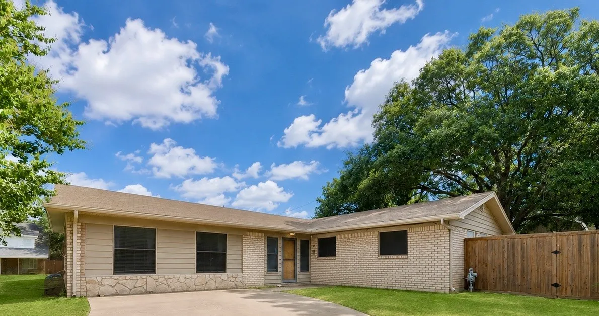 Single Family Residence For Sale in Tarrant County , 509 Henslee Drive, Euless, Texas 76040, 4 Bedroom, 2 Bathroom, Garage spaces, 1,810 Sqft, built in 1961, mls#21345132, Real Estate Agent in Euless, Homes For Sale in Tarrant county, Homes For Sale in Euless, Realtor in Euless Texas, Real Estate Brokerage Independent Realty Texas, Luminita Cordes Realtor