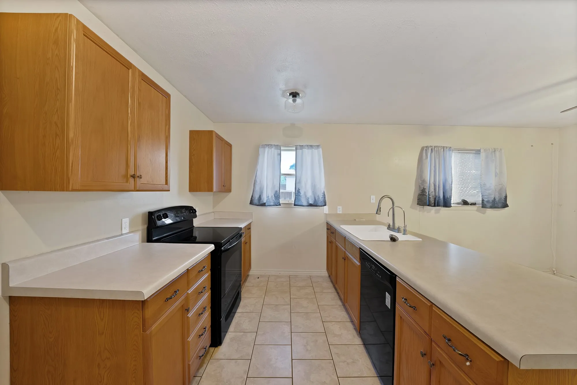 Single Family Residence For Sale in Tarrant County , 509 Henslee Drive, Euless, Texas 76040, 4 Bedroom, 2 Bathroom, Garage spaces, 1,810 Sqft, built in 1961, mls#21345132, Real Estate Agent in Euless, Homes For Sale in Tarrant county, Homes For Sale in Euless, Realtor in Euless Texas, Real Estate Brokerage Independent Realty Texas, Luminita Cordes Realtor