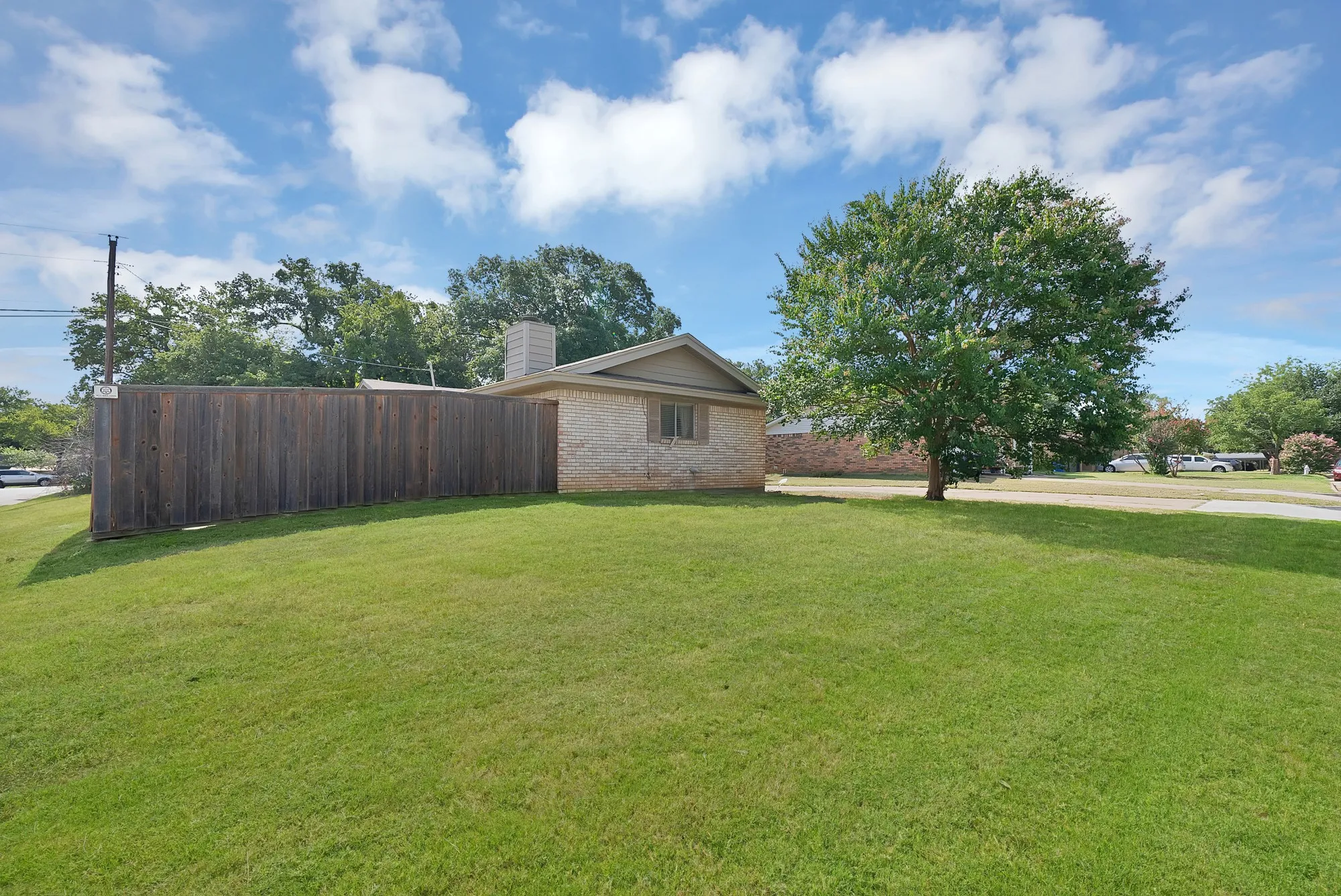 Single Family Residence For Sale in Tarrant County , 509 Henslee Drive, Euless, Texas 76040, 4 Bedroom, 2 Bathroom, Garage spaces, 1,810 Sqft, built in 1961, mls#21345132, Real Estate Agent in Euless, Homes For Sale in Tarrant county, Homes For Sale in Euless, Realtor in Euless Texas, Real Estate Brokerage Independent Realty Texas, Luminita Cordes Realtor