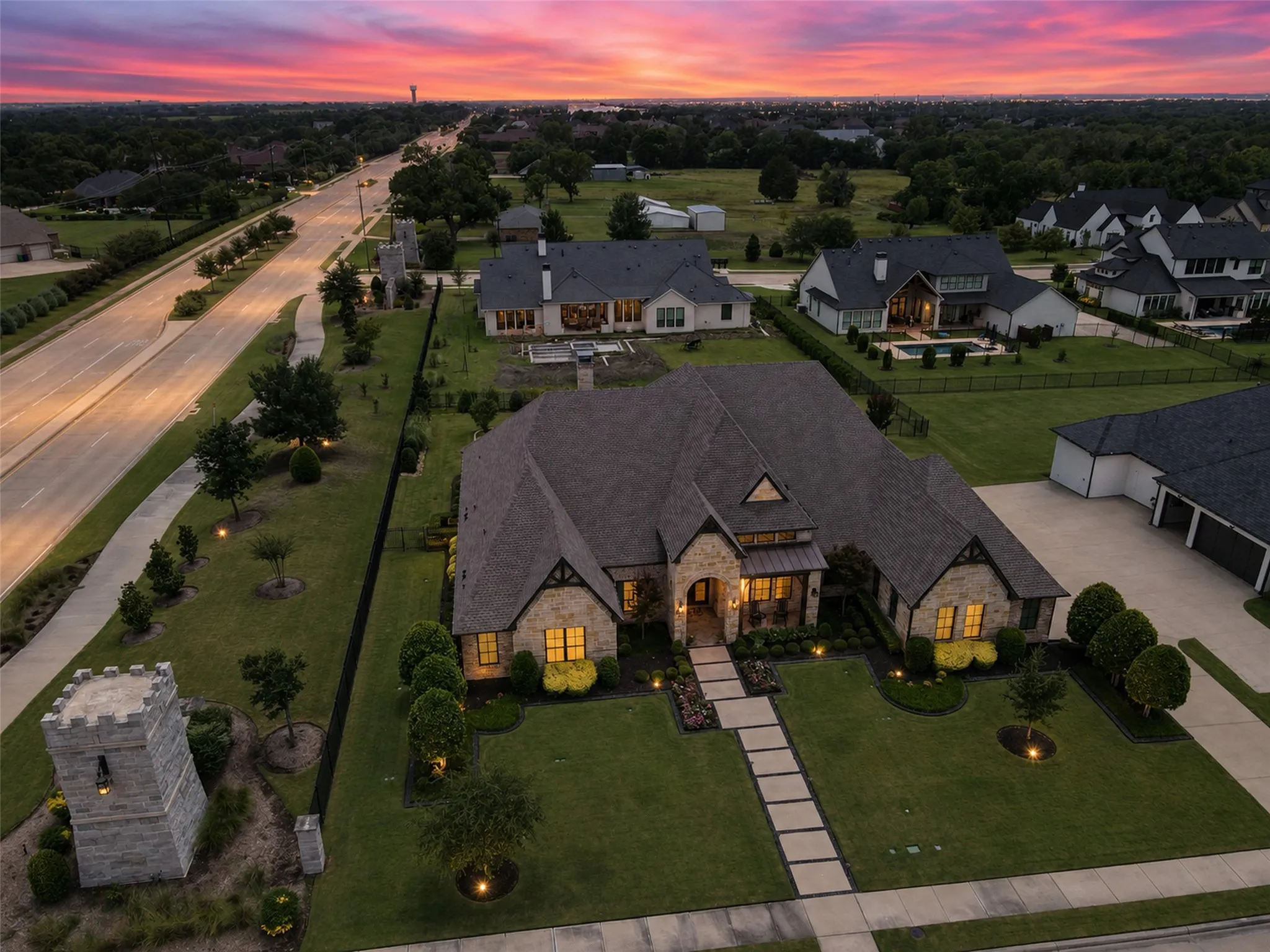 Single Family Residence For Sale in Rockwall County , 306 Renaissance Lane, Heath, Texas 75032, 4 Bedroom, 5 Bathroom, 4 Garage spaces, 5,151 Sqft, built in 2018, mls#21346154, Real Estate Agent in Heath, Homes For Sale in Rockwall county, Homes For Sale in Heath, Realtor in Heath Texas, Real Estate Brokerage Independent Realty Texas, Luminita Cordes Realtor