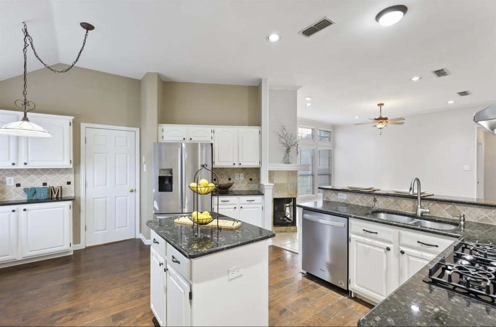 Single Family Residence For Rent in Collin County , 4500 Portrait Lane, Plano, Texas 75024, 4 Bedroom, 2 Bathroom, 2 Garage spaces, 2,179 Sqft, built in 1994, mls#21345847, Real Estate Agent in Plano, Homes For Rent in Collin county, Homes For Rent in Plano, Realtor in Plano Texas, Real Estate Brokerage Independent Realty Texas, Luminita Cordes Realtor