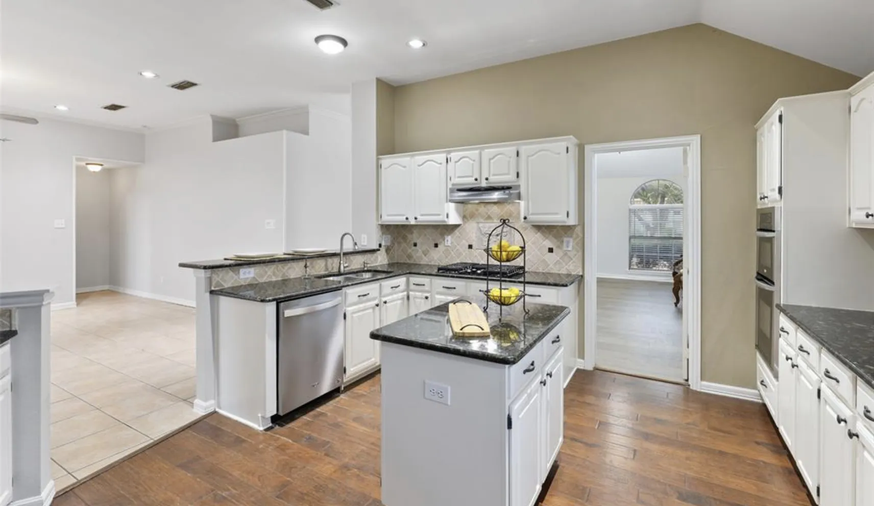Single Family Residence For Rent in Collin County , 4500 Portrait Lane, Plano, Texas 75024, 4 Bedroom, 2 Bathroom, 2 Garage spaces, 2,179 Sqft, built in 1994, mls#21345847, Real Estate Agent in Plano, Homes For Rent in Collin county, Homes For Rent in Plano, Realtor in Plano Texas, Real Estate Brokerage Independent Realty Texas, Luminita Cordes Realtor