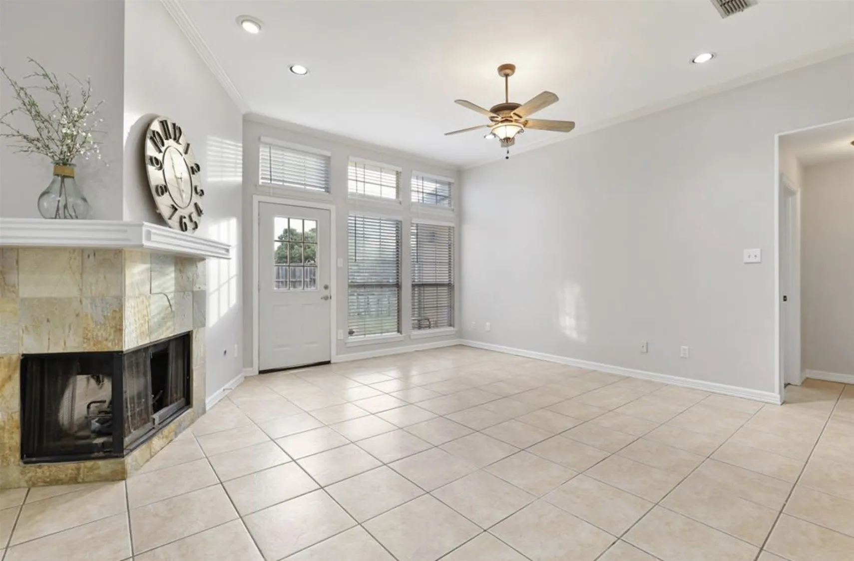2nd Living Room
