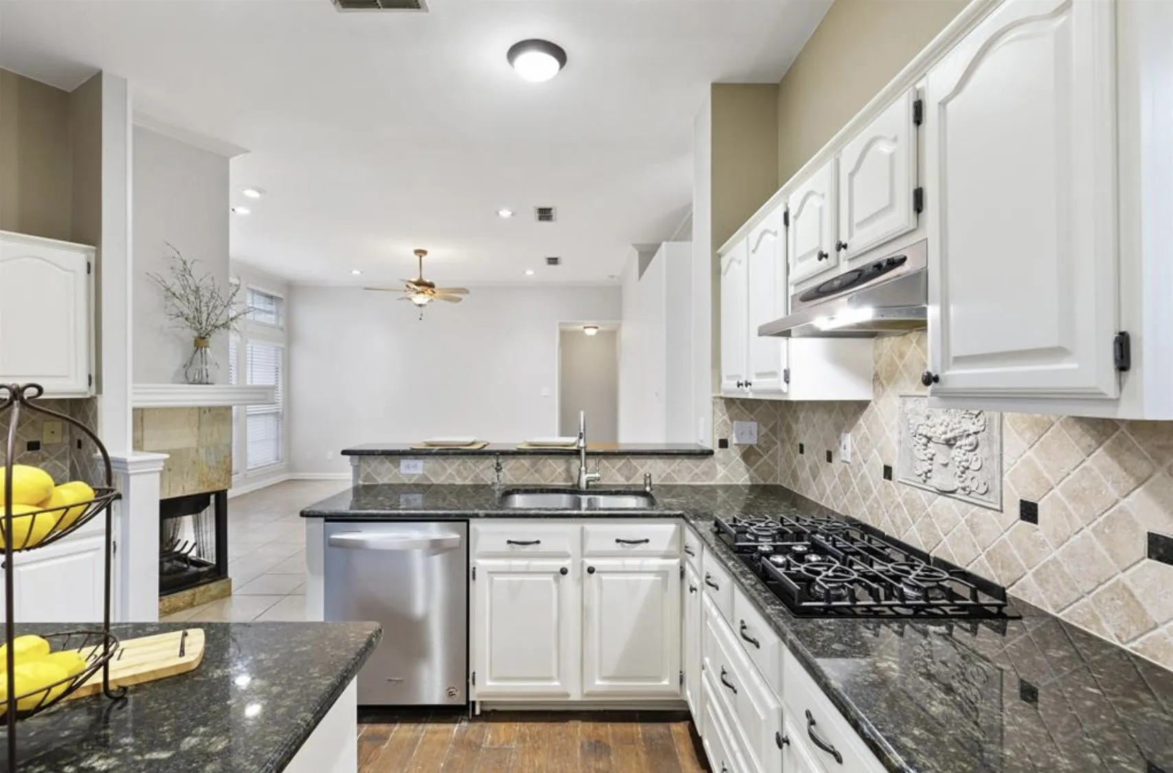 Single Family Residence For Rent in Collin County , 4500 Portrait Lane, Plano, Texas 75024, 4 Bedroom, 2 Bathroom, 2 Garage spaces, 2,179 Sqft, built in 1994, mls#21345847, Real Estate Agent in Plano, Homes For Rent in Collin county, Homes For Rent in Plano, Realtor in Plano Texas, Real Estate Brokerage Independent Realty Texas, Luminita Cordes Realtor