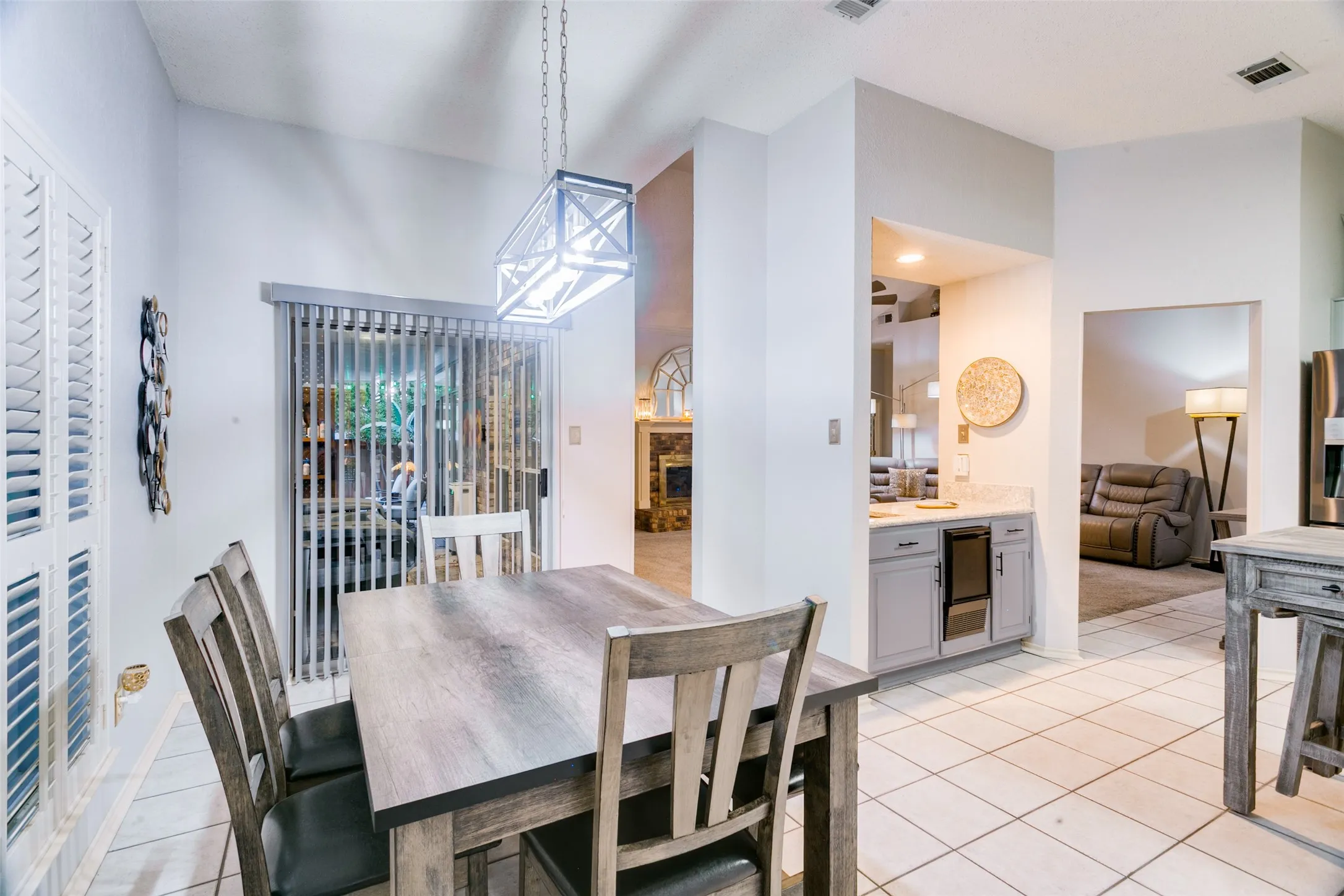 Single Family Residence For Sale in Denton County , 521 Millican Drive, Lewisville, Texas 75057, 3 Bedroom, 2 Bathroom, 2 Garage spaces, 1,750 Sqft, built in 1986, mls#21343546, Real Estate Agent in Lewisville, Homes For Sale in Denton county, Homes For Sale in Lewisville, Realtor in Lewisville Texas, Real Estate Brokerage Independent Realty Texas, Luminita Cordes Realtor