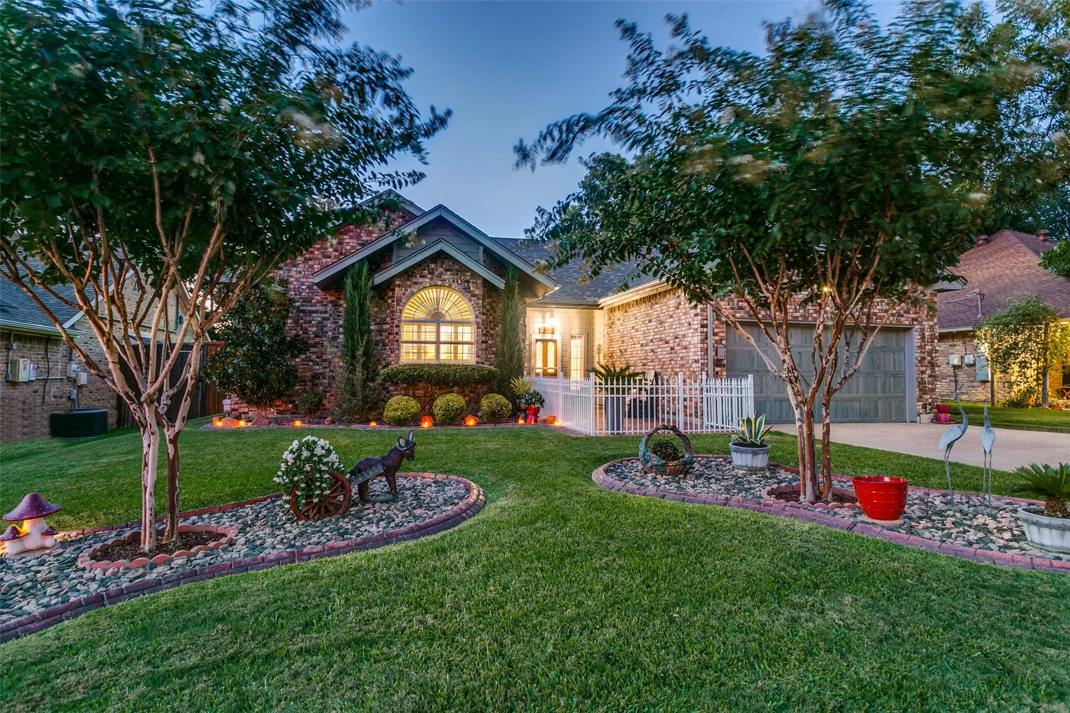 Single Family Residence For Sale in Denton County , 521 Millican Drive, Lewisville, Texas 75057, 3 Bedroom, 2 Bathroom, 2 Garage spaces, 1,750 Sqft, built in 1986, mls#21343546, Real Estate Agent in Lewisville, Homes For Sale in Denton county, Homes For Sale in Lewisville, Realtor in Lewisville Texas, Real Estate Brokerage Independent Realty Texas, Luminita Cordes Realtor