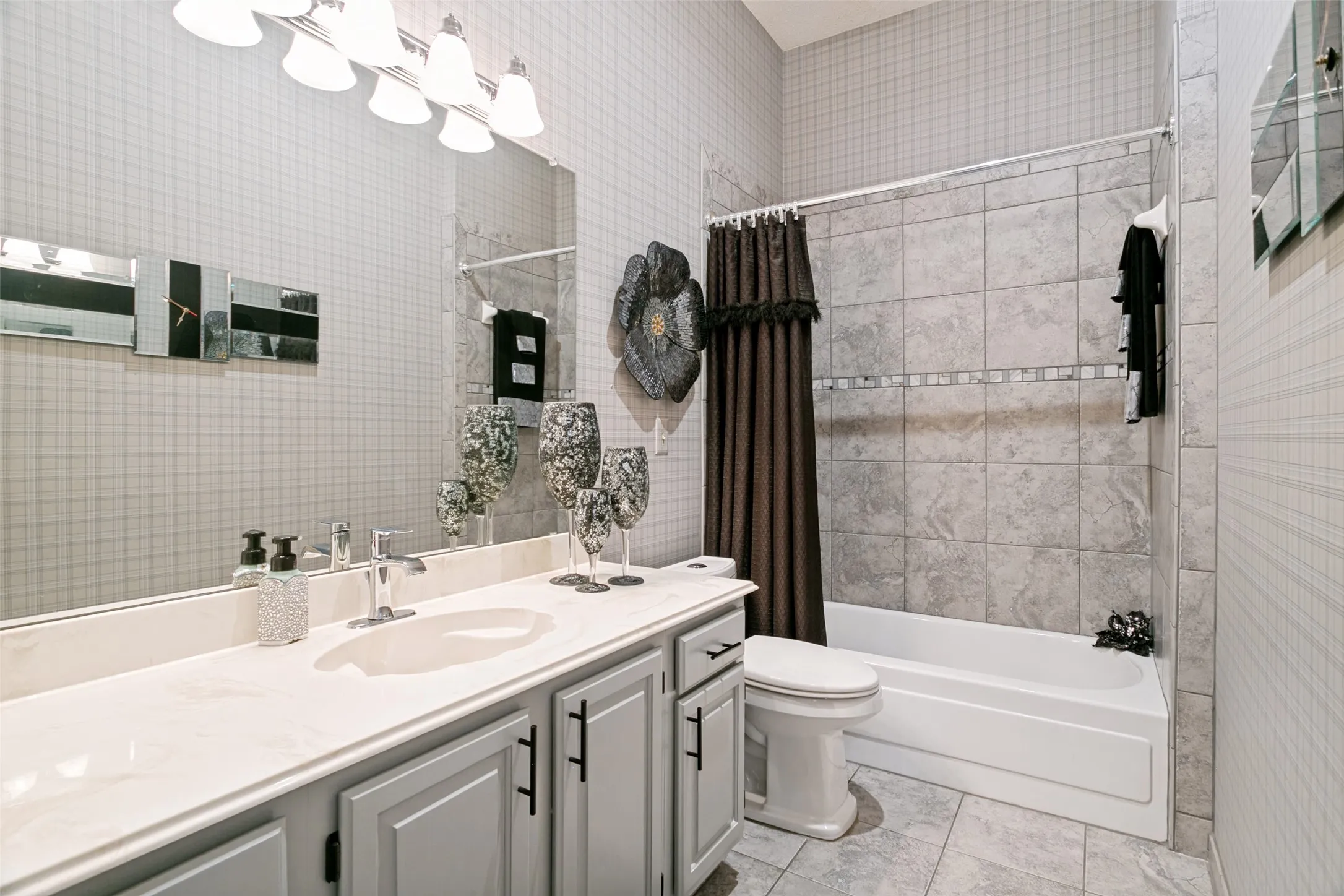 Single Family Residence For Sale in Denton County , 521 Millican Drive, Lewisville, Texas 75057, 3 Bedroom, 2 Bathroom, 2 Garage spaces, 1,750 Sqft, built in 1986, mls#21343546, Real Estate Agent in Lewisville, Homes For Sale in Denton county, Homes For Sale in Lewisville, Realtor in Lewisville Texas, Real Estate Brokerage Independent Realty Texas, Luminita Cordes Realtor