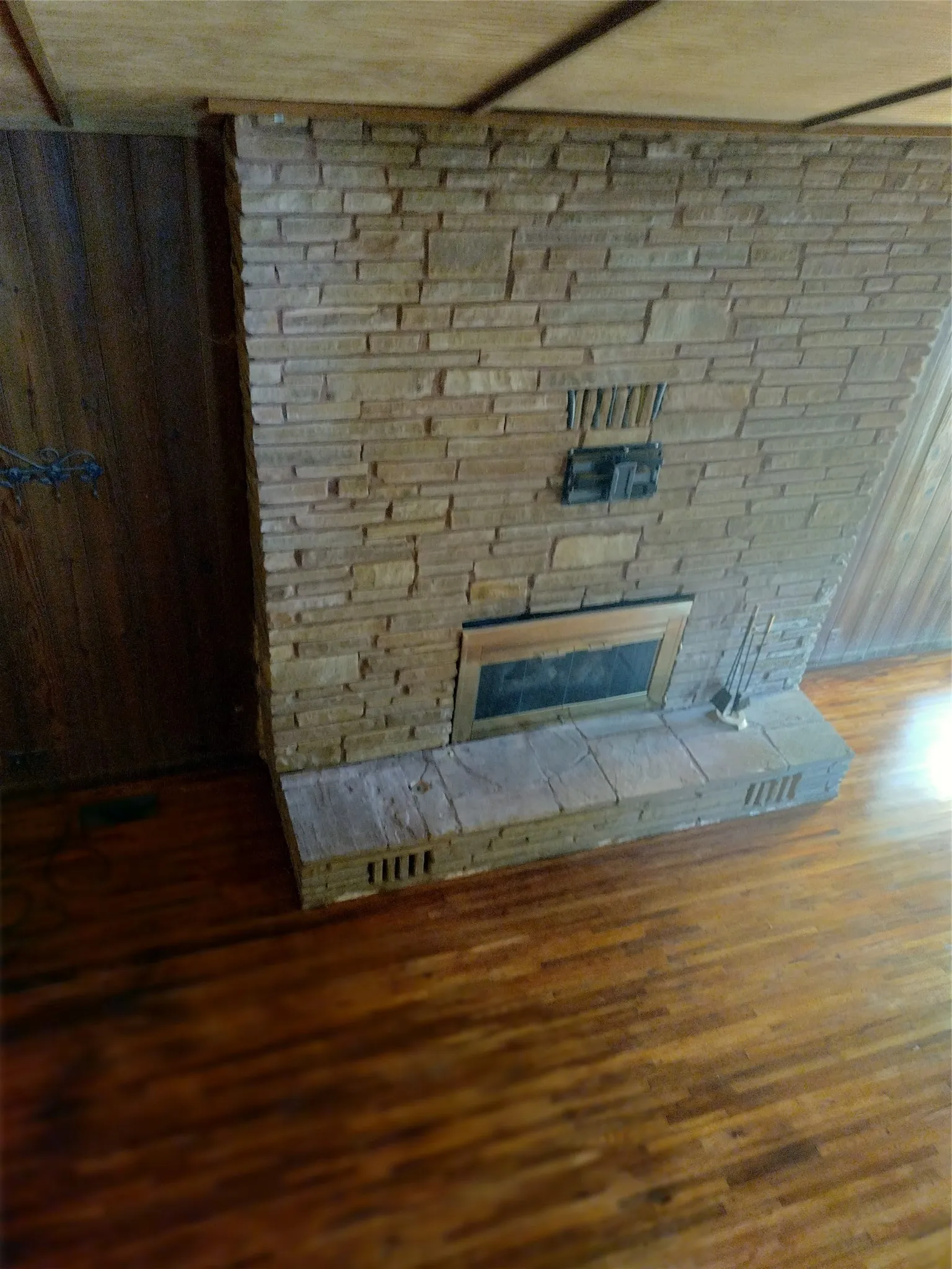 Single Family Residence For Sale in Johnson County , 202 SW Cindy Lane, Burleson, Texas 76028, 5 Bedrooms, 4 Bathrooms, 2 Garage spaces, 2,743 Sqft, built in 1963, Price $369,000, mls#21345693, Real Estate Agent in Burleson, Homes For Sale in Johnson county, Homes For Sale in Burleson, Realtor in Burleson Texas, Real Estate Brokerage Independent Realty Texas, Luminita Cordes Realtor