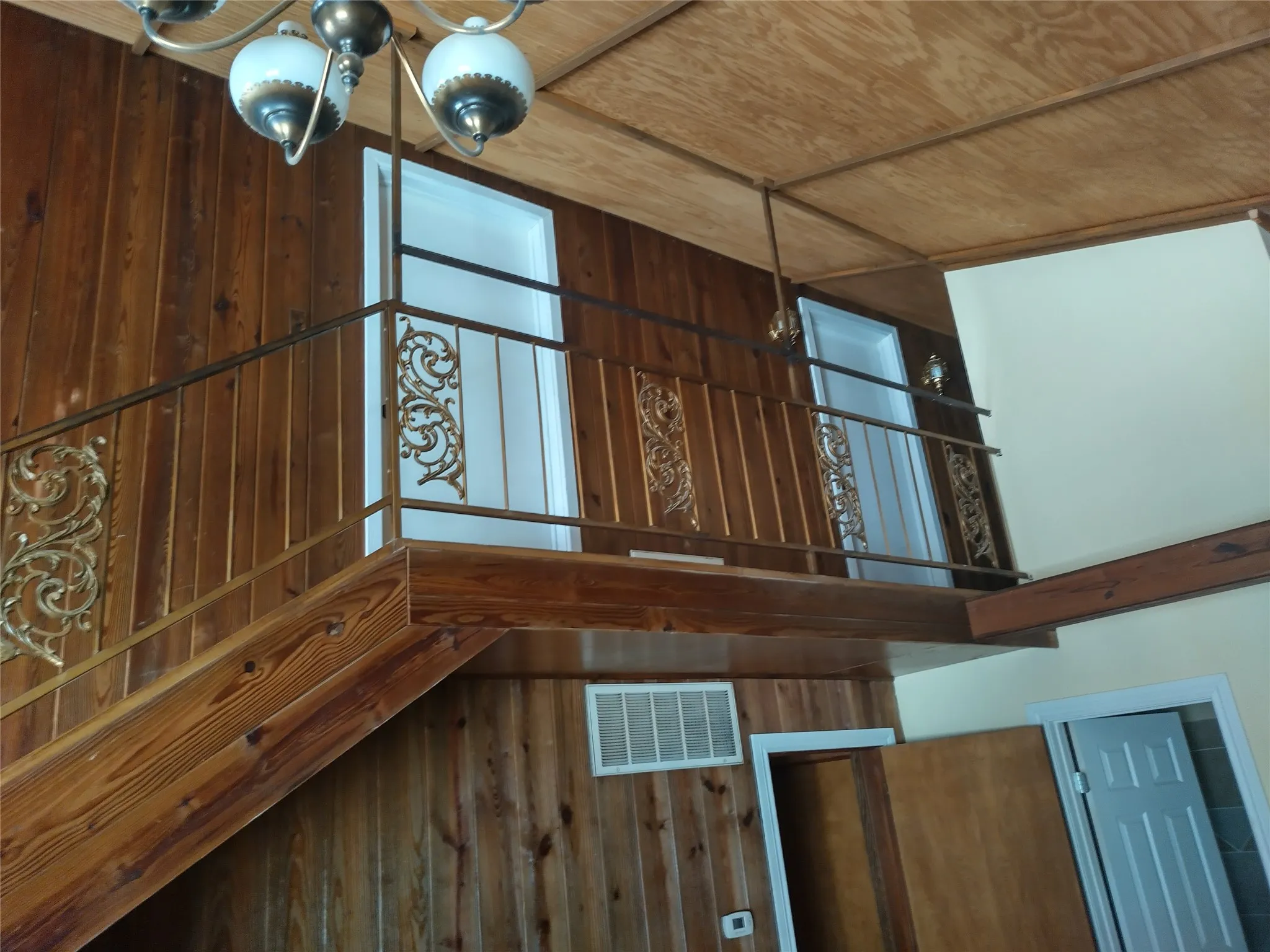 Single Family Residence For Sale in Johnson County , 202 SW Cindy Lane, Burleson, Texas 76028, 5 Bedrooms, 4 Bathrooms, 2 Garage spaces, 2,743 Sqft, built in 1963, Price $369,000, mls#21345693, Real Estate Agent in Burleson, Homes For Sale in Johnson county, Homes For Sale in Burleson, Realtor in Burleson Texas, Real Estate Brokerage Independent Realty Texas, Luminita Cordes Realtor