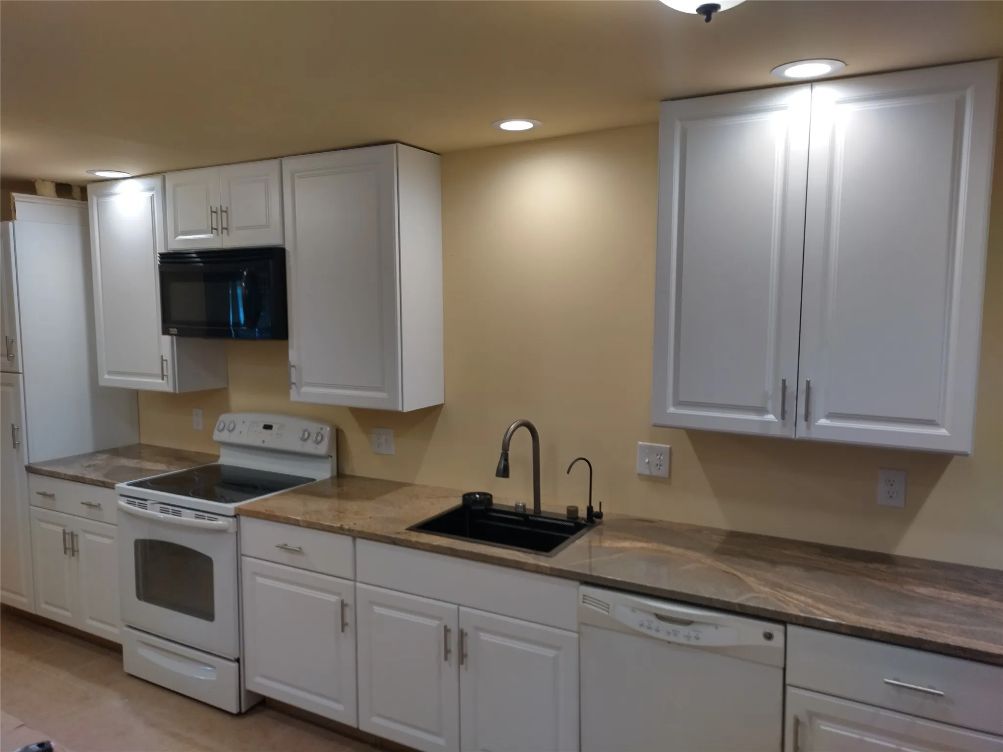 Single Family Residence For Sale in Johnson County , 202 SW Cindy Lane, Burleson, Texas 76028, 5 Bedrooms, 4 Bathrooms, 2 Garage spaces, 2,743 Sqft, built in 1963, Price $369,000, mls#21345693, Real Estate Agent in Burleson, Homes For Sale in Johnson county, Homes For Sale in Burleson, Realtor in Burleson Texas, Real Estate Brokerage Independent Realty Texas, Luminita Cordes Realtor