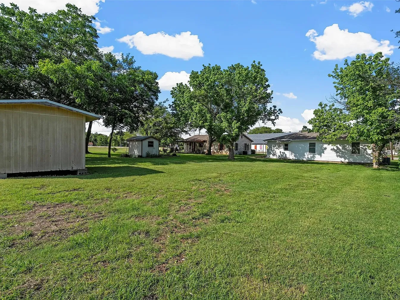 Single Family Residence For Rent in Mc Lennan County , 307 N Playdium Drive, West, Texas 76691, 2 Bedroom, 1 Bathroom, Garage spaces, 952 Sqft, built in 1965, mls#21345934, Real Estate Agent in West, Homes For Rent in Mc Lennan county, Homes For Rent in West, Realtor in West Texas, Real Estate Brokerage Independent Realty Texas, Luminita Cordes Realtor