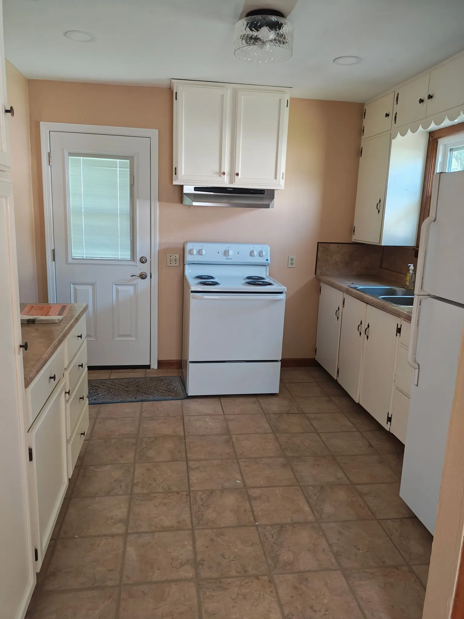 Single Family Residence For Rent in Mc Lennan County , 307 N Playdium Drive, West, Texas 76691, 2 Bedroom, 1 Bathroom, Garage spaces, 952 Sqft, built in 1965, mls#21345934, Real Estate Agent in West, Homes For Rent in Mc Lennan county, Homes For Rent in West, Realtor in West Texas, Real Estate Brokerage Independent Realty Texas, Luminita Cordes Realtor