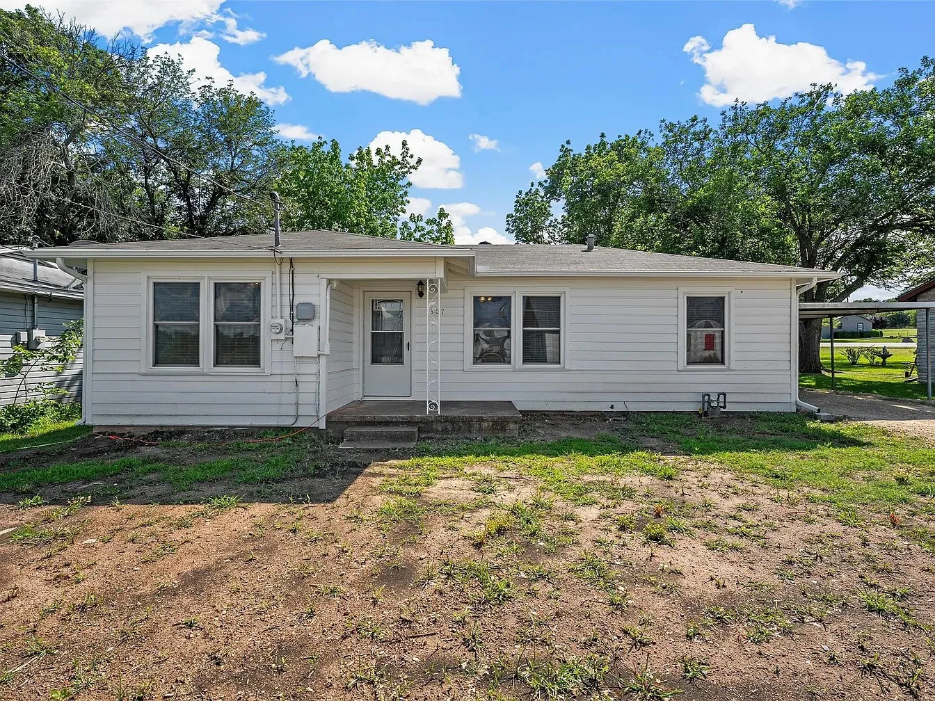 Single Family Residence For Rent in Mc Lennan County , 307 N Playdium Drive, West, Texas 76691, 2 Bedroom, 1 Bathroom, Garage spaces, 952 Sqft, built in 1965, mls#21345934, Real Estate Agent in West, Homes For Rent in Mc Lennan county, Homes For Rent in West, Realtor in West Texas, Real Estate Brokerage Independent Realty Texas, Luminita Cordes Realtor