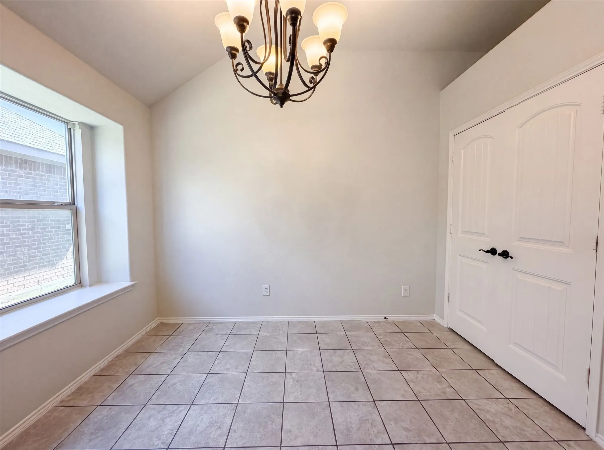 Single Family Residence For Sale in Tarrant County , 11920 Hassop Lane, Burleson, Texas 76028, 4 Bedroom, 2 Bathroom, 2 Garage spaces, 2,058 Sqft, built in 2016, mls#21346193, Real Estate Agent in Burleson, Homes For Sale in Tarrant county, Homes For Sale in Burleson, Realtor in Burleson Texas, Real Estate Brokerage Independent Realty Texas, Luminita Cordes Realtor