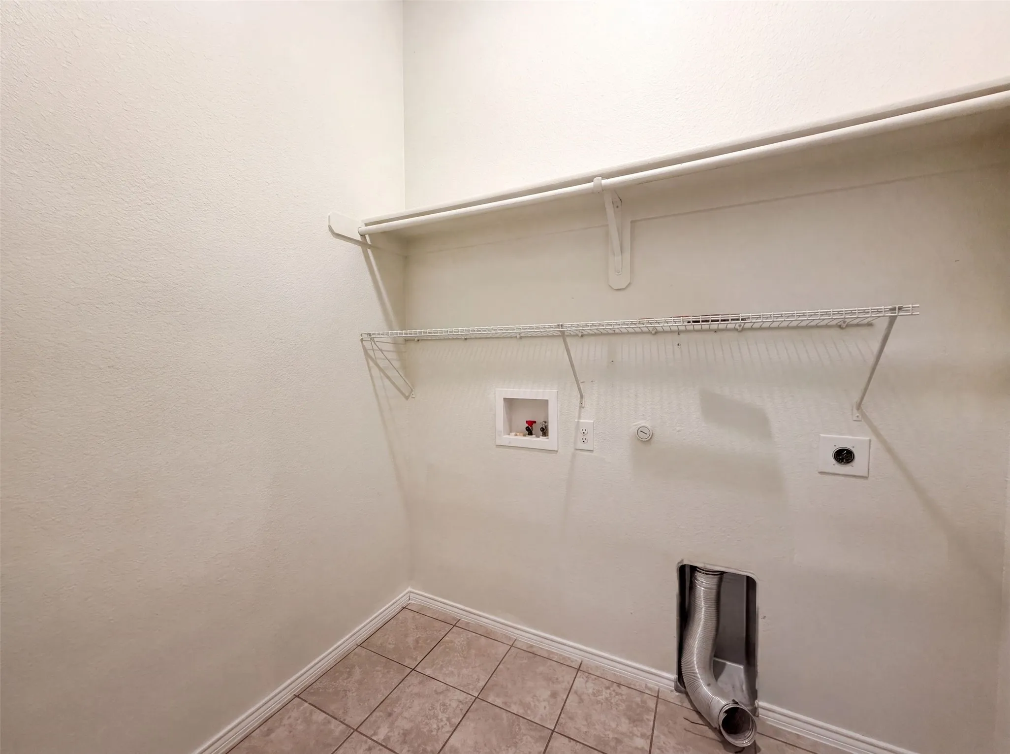 Single Family Residence For Sale in Tarrant County , 11920 Hassop Lane, Burleson, Texas 76028, 4 Bedroom, 2 Bathroom, 2 Garage spaces, 2,058 Sqft, built in 2016, mls#21346193, Real Estate Agent in Burleson, Homes For Sale in Tarrant county, Homes For Sale in Burleson, Realtor in Burleson Texas, Real Estate Brokerage Independent Realty Texas, Luminita Cordes Realtor