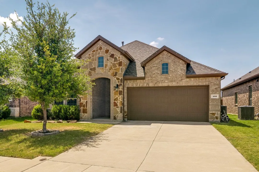 Single Family Residence For Sale in Collin County , 400 Cowboy Way, Anna, Texas 75409, 3 Bedroom, 2 Bathroom, 2 Garage spaces, 1,629 Sqft, built in 2020, mls#21342953, Real Estate Agent in Anna, Homes For Sale in Collin county, Homes For Sale in Anna, Realtor in Anna Texas, Real Estate Brokerage Independent Realty Texas, Luminita Cordes Realtor