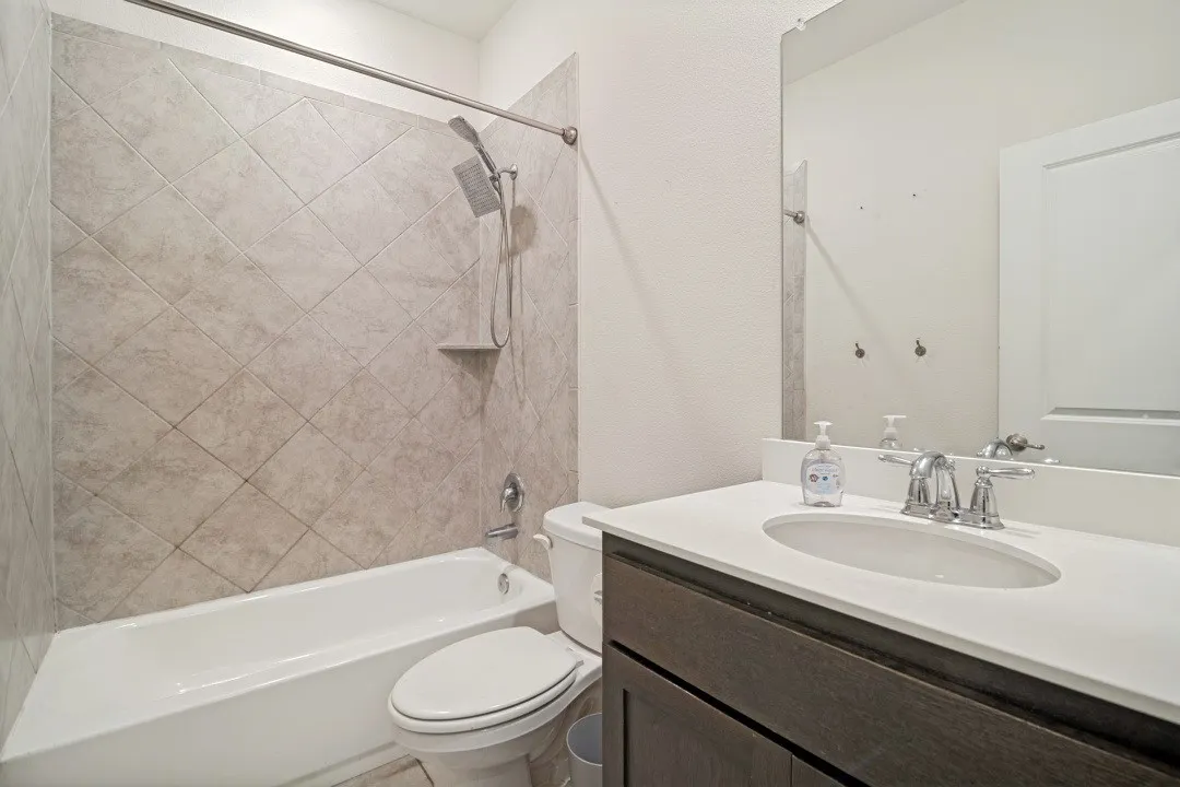 Single Family Residence For Sale in Collin County , 400 Cowboy Way, Anna, Texas 75409, 3 Bedroom, 2 Bathroom, 2 Garage spaces, 1,629 Sqft, built in 2020, mls#21342953, Real Estate Agent in Anna, Homes For Sale in Collin county, Homes For Sale in Anna, Realtor in Anna Texas, Real Estate Brokerage Independent Realty Texas, Luminita Cordes Realtor