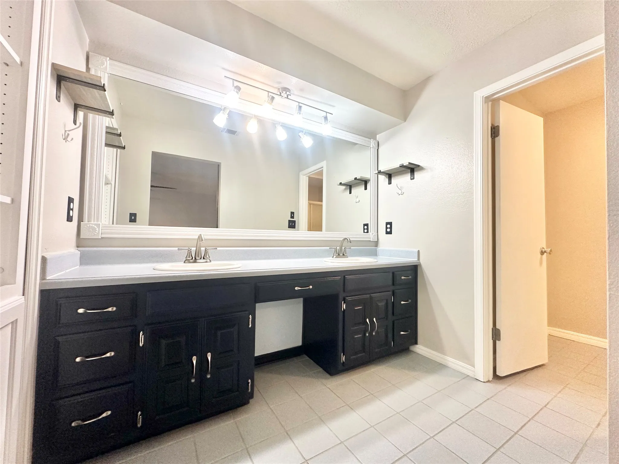 Single Family Residence For Rent in Denton County , 2829 Bailey Lane, Aubrey, Texas 76227, 4 Bedroom, 2 Bathroom, 2 Garage spaces, 3,069 Sqft, built in 1975, mls#21346091, Real Estate Agent in Aubrey, Homes For Rent in Denton county, Homes For Rent in Aubrey, Realtor in Aubrey Texas, Real Estate Brokerage Independent Realty Texas, Luminita Cordes Realtor