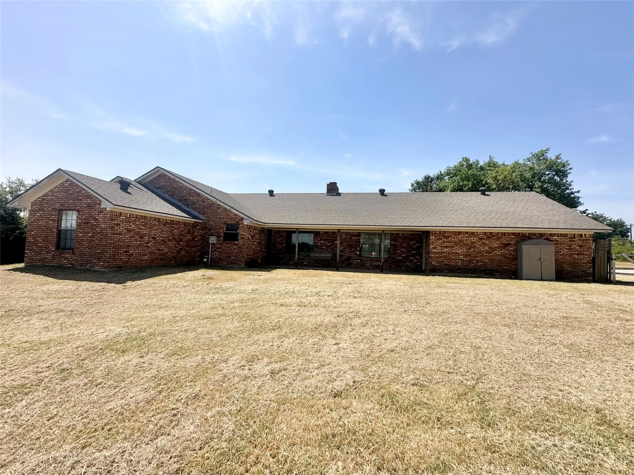 Single Family Residence For Rent in Denton County , 2829 Bailey Lane, Aubrey, Texas 76227, 4 Bedroom, 2 Bathroom, 2 Garage spaces, 3,069 Sqft, built in 1975, mls#21346091, Real Estate Agent in Aubrey, Homes For Rent in Denton county, Homes For Rent in Aubrey, Realtor in Aubrey Texas, Real Estate Brokerage Independent Realty Texas, Luminita Cordes Realtor