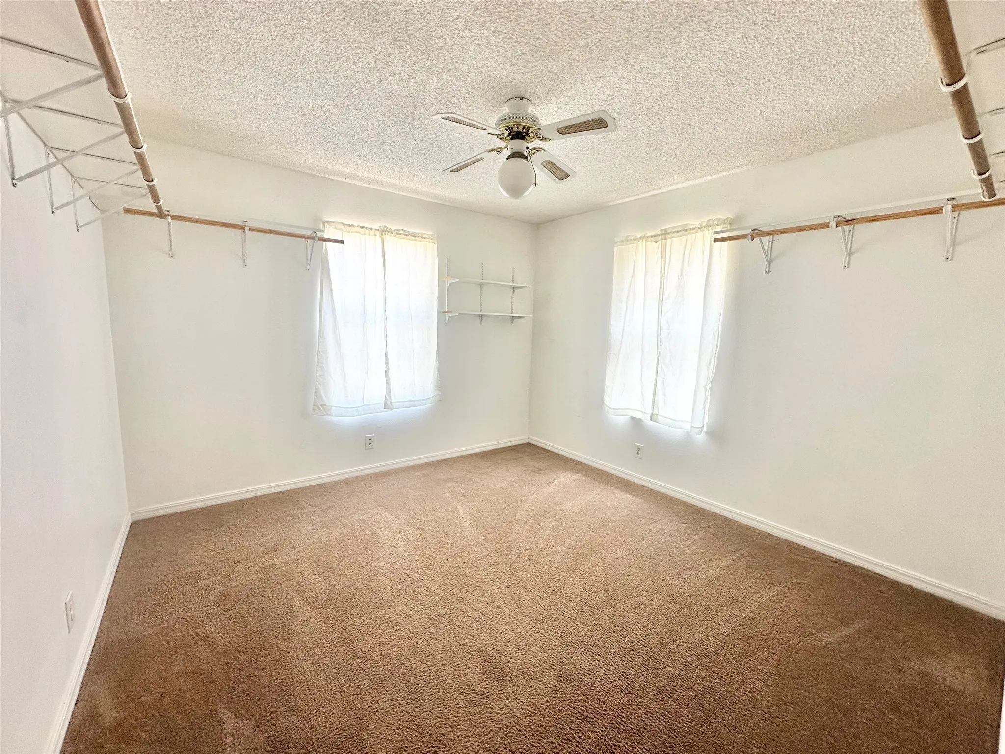 Single Family Residence For Rent in Denton County , 2829 Bailey Lane, Aubrey, Texas 76227, 4 Bedroom, 2 Bathroom, 2 Garage spaces, 3,069 Sqft, built in 1975, mls#21346091, Real Estate Agent in Aubrey, Homes For Rent in Denton county, Homes For Rent in Aubrey, Realtor in Aubrey Texas, Real Estate Brokerage Independent Realty Texas, Luminita Cordes Realtor