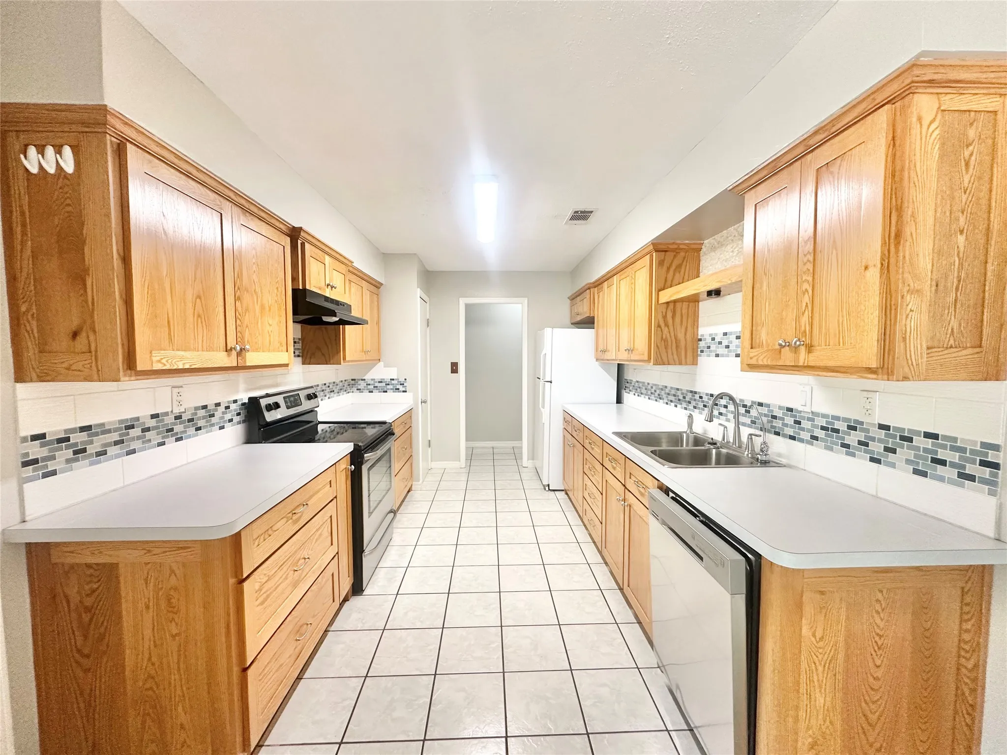 Single Family Residence For Rent in Denton County , 2829 Bailey Lane, Aubrey, Texas 76227, 4 Bedroom, 2 Bathroom, 2 Garage spaces, 3,069 Sqft, built in 1975, mls#21346091, Real Estate Agent in Aubrey, Homes For Rent in Denton county, Homes For Rent in Aubrey, Realtor in Aubrey Texas, Real Estate Brokerage Independent Realty Texas, Luminita Cordes Realtor