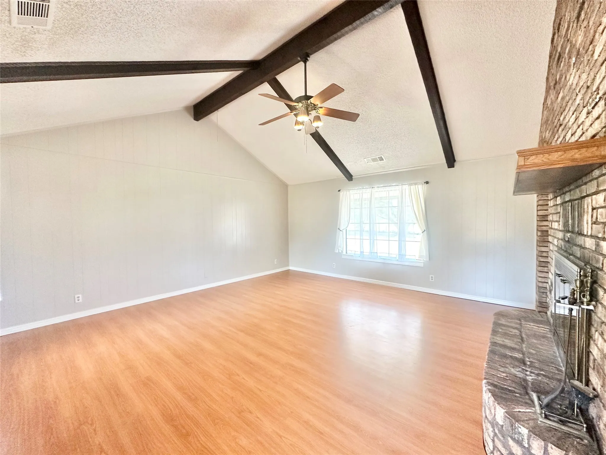 Single Family Residence For Rent in Denton County , 2829 Bailey Lane, Aubrey, Texas 76227, 4 Bedroom, 2 Bathroom, 2 Garage spaces, 3,069 Sqft, built in 1975, mls#21346091, Real Estate Agent in Aubrey, Homes For Rent in Denton county, Homes For Rent in Aubrey, Realtor in Aubrey Texas, Real Estate Brokerage Independent Realty Texas, Luminita Cordes Realtor