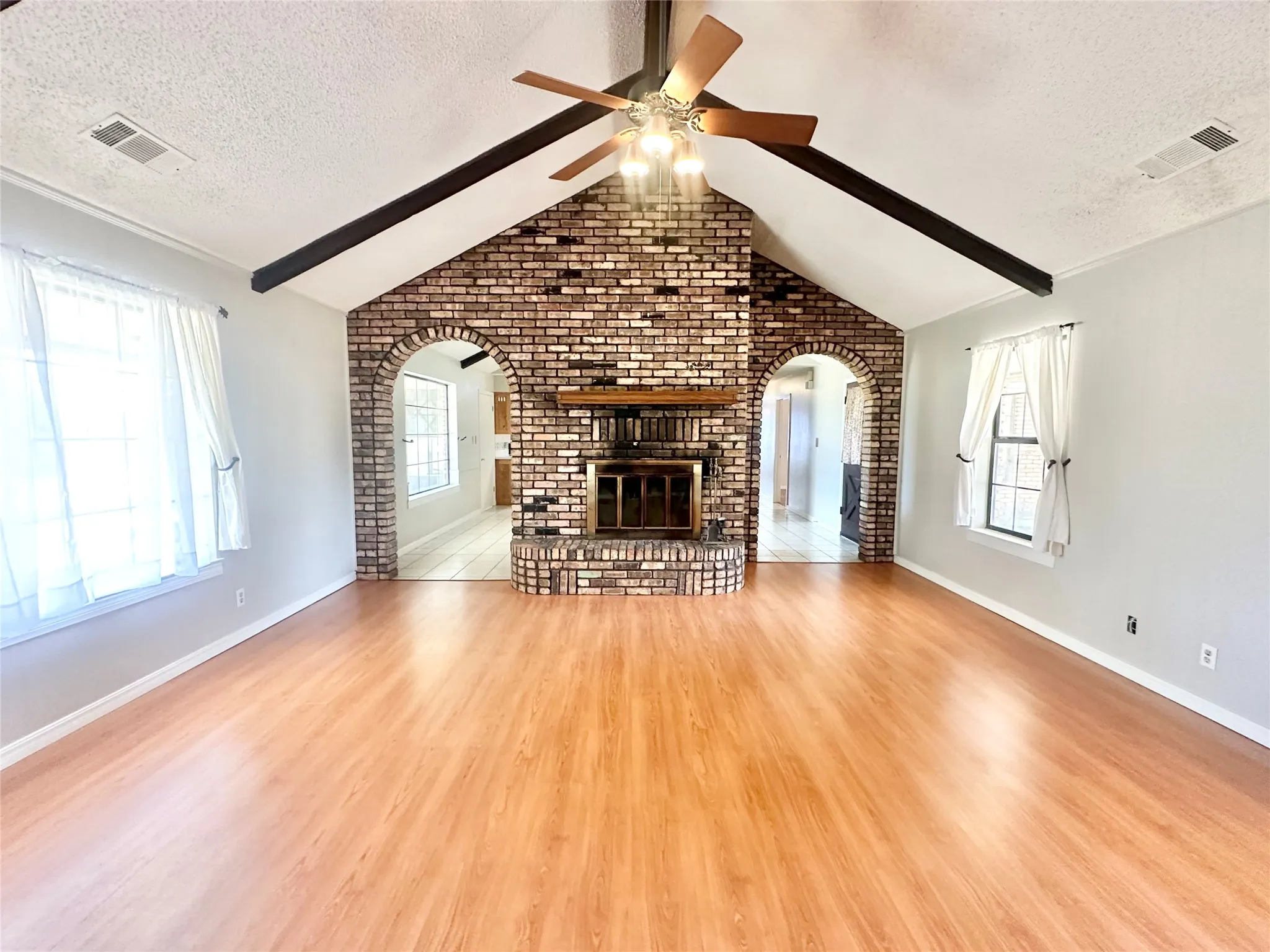 Single Family Residence For Rent in Denton County , 2829 Bailey Lane, Aubrey, Texas 76227, 4 Bedroom, 2 Bathroom, 2 Garage spaces, 3,069 Sqft, built in 1975, mls#21346091, Real Estate Agent in Aubrey, Homes For Rent in Denton county, Homes For Rent in Aubrey, Realtor in Aubrey Texas, Real Estate Brokerage Independent Realty Texas, Luminita Cordes Realtor