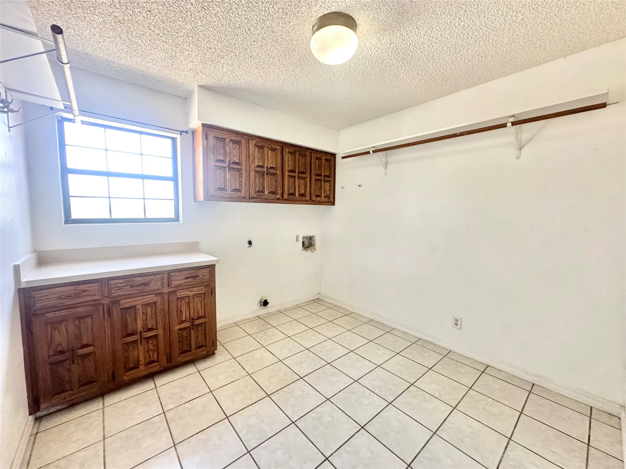 Single Family Residence For Rent in Denton County , 2829 Bailey Lane, Aubrey, Texas 76227, 4 Bedroom, 2 Bathroom, 2 Garage spaces, 3,069 Sqft, built in 1975, mls#21346091, Real Estate Agent in Aubrey, Homes For Rent in Denton county, Homes For Rent in Aubrey, Realtor in Aubrey Texas, Real Estate Brokerage Independent Realty Texas, Luminita Cordes Realtor