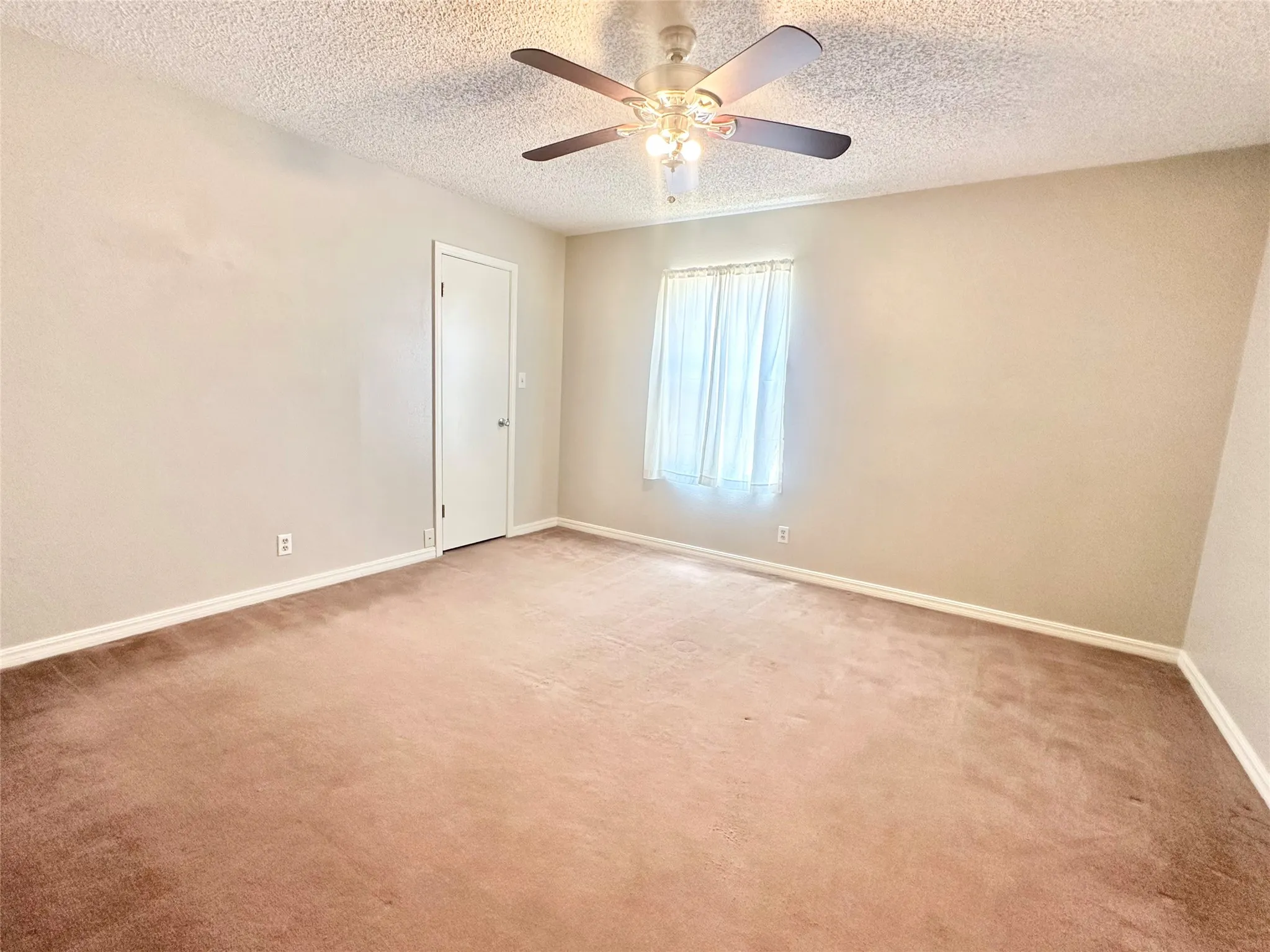 Single Family Residence For Rent in Denton County , 2829 Bailey Lane, Aubrey, Texas 76227, 4 Bedroom, 2 Bathroom, 2 Garage spaces, 3,069 Sqft, built in 1975, mls#21346091, Real Estate Agent in Aubrey, Homes For Rent in Denton county, Homes For Rent in Aubrey, Realtor in Aubrey Texas, Real Estate Brokerage Independent Realty Texas, Luminita Cordes Realtor