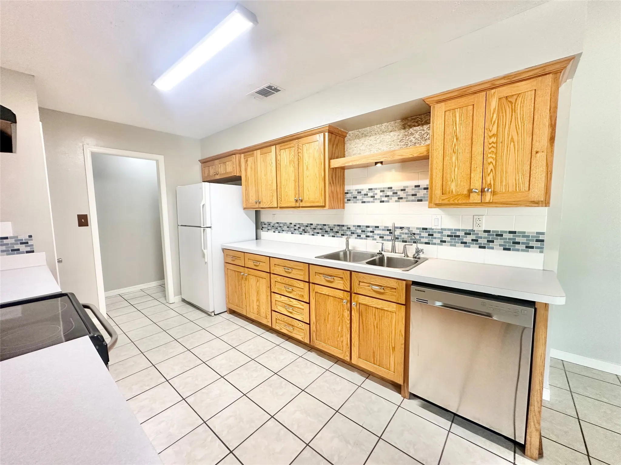 Single Family Residence For Rent in Denton County , 2829 Bailey Lane, Aubrey, Texas 76227, 4 Bedroom, 2 Bathroom, 2 Garage spaces, 3,069 Sqft, built in 1975, mls#21346091, Real Estate Agent in Aubrey, Homes For Rent in Denton county, Homes For Rent in Aubrey, Realtor in Aubrey Texas, Real Estate Brokerage Independent Realty Texas, Luminita Cordes Realtor