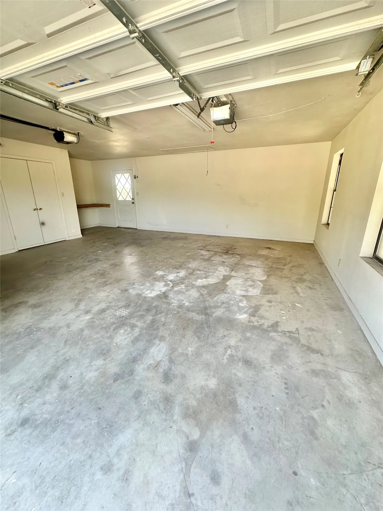 Single Family Residence For Rent in Denton County , 2829 Bailey Lane, Aubrey, Texas 76227, 4 Bedroom, 2 Bathroom, 2 Garage spaces, 3,069 Sqft, built in 1975, mls#21346091, Real Estate Agent in Aubrey, Homes For Rent in Denton county, Homes For Rent in Aubrey, Realtor in Aubrey Texas, Real Estate Brokerage Independent Realty Texas, Luminita Cordes Realtor