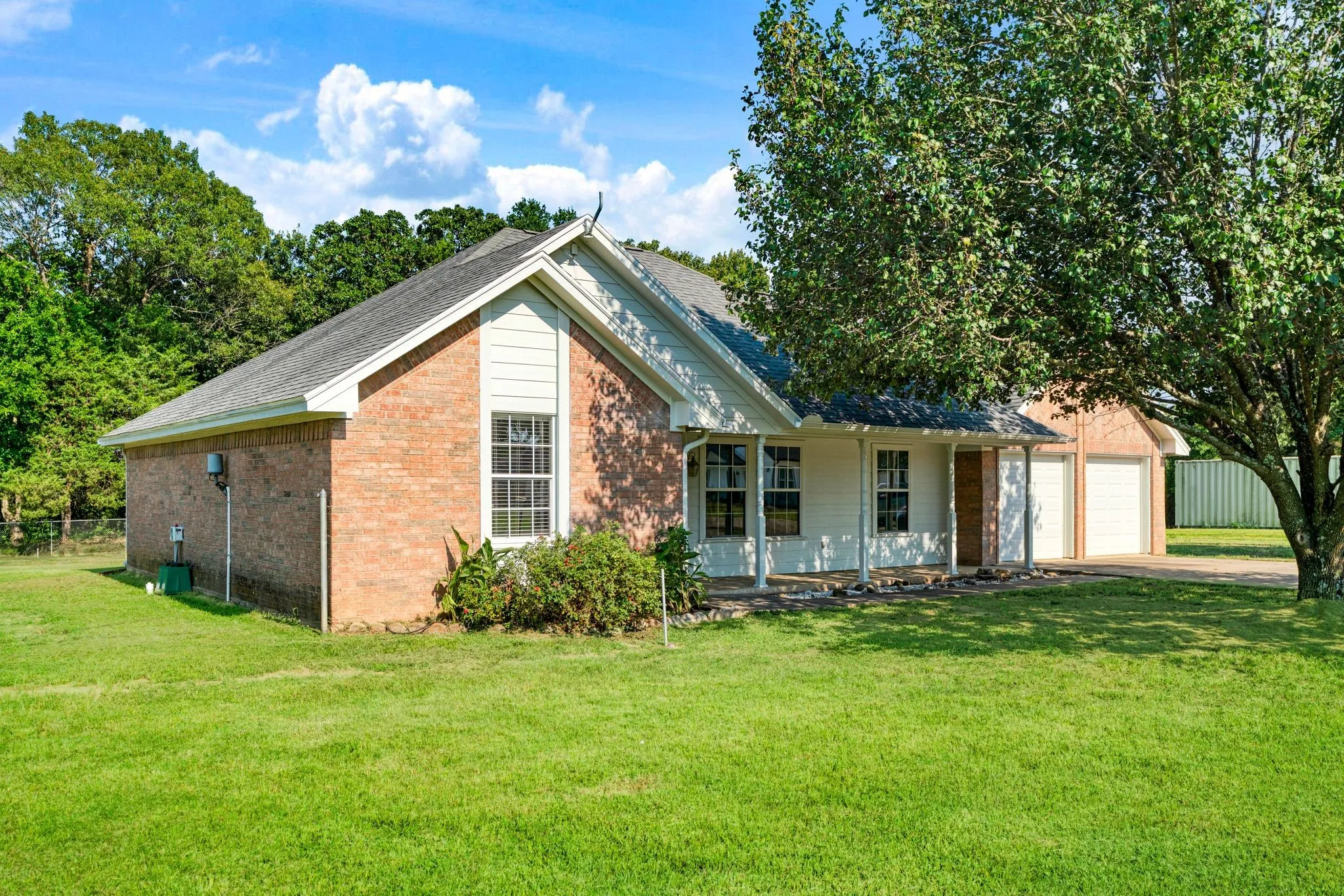 Single Family Residence For Sale in Lamar County , 329 Helena Drive, Powderly, Texas 75473, 3 Bedroom, 2 Bathroom, 2 Garage spaces, 1,741 Sqft, built in 2000, mls#21344284, Real Estate Agent in Powderly, Homes For Sale in Lamar county, Homes For Sale in Powderly, Realtor in Powderly Texas, Real Estate Brokerage Independent Realty Texas, Luminita Cordes Realtor
