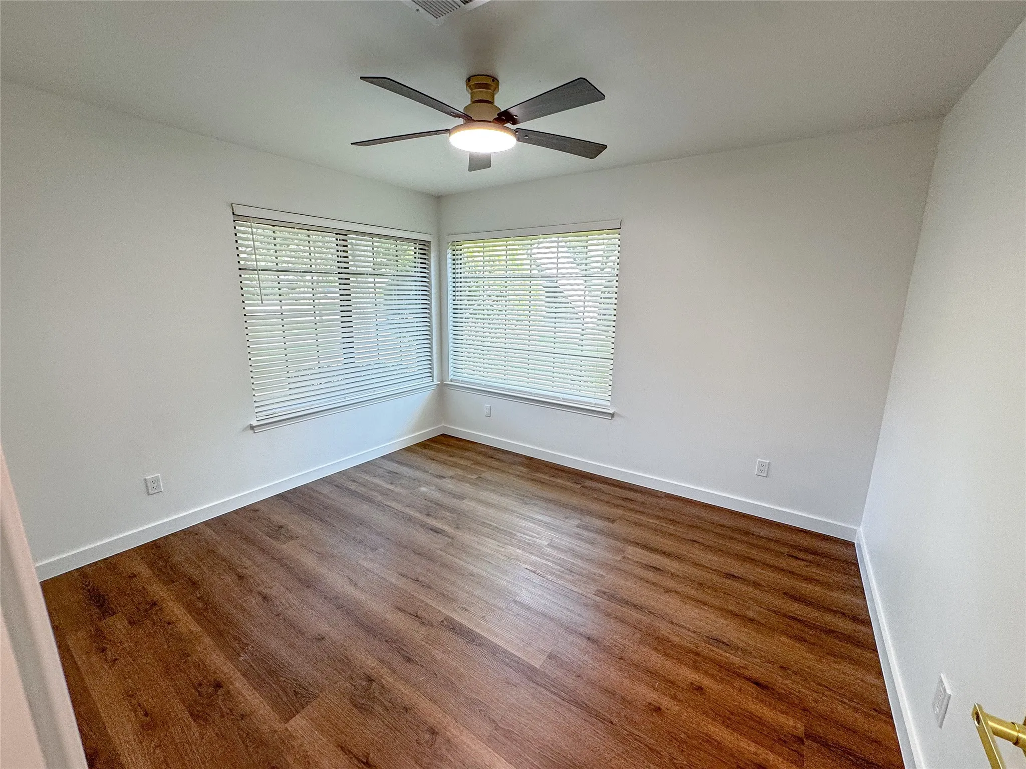Single Family Residence For Sale in Denton County , 705 Magnolia Street, Denton, Texas 76201, 4 Bedroom, 3 Bathroom, 2 Garage spaces, 2,240 Sqft, built in 1976, mls#21341867, Real Estate Agent in Denton, Homes For Sale in Denton county, Homes For Sale in Denton, Realtor in Denton Texas, Real Estate Brokerage Independent Realty Texas, Luminita Cordes Realtor
