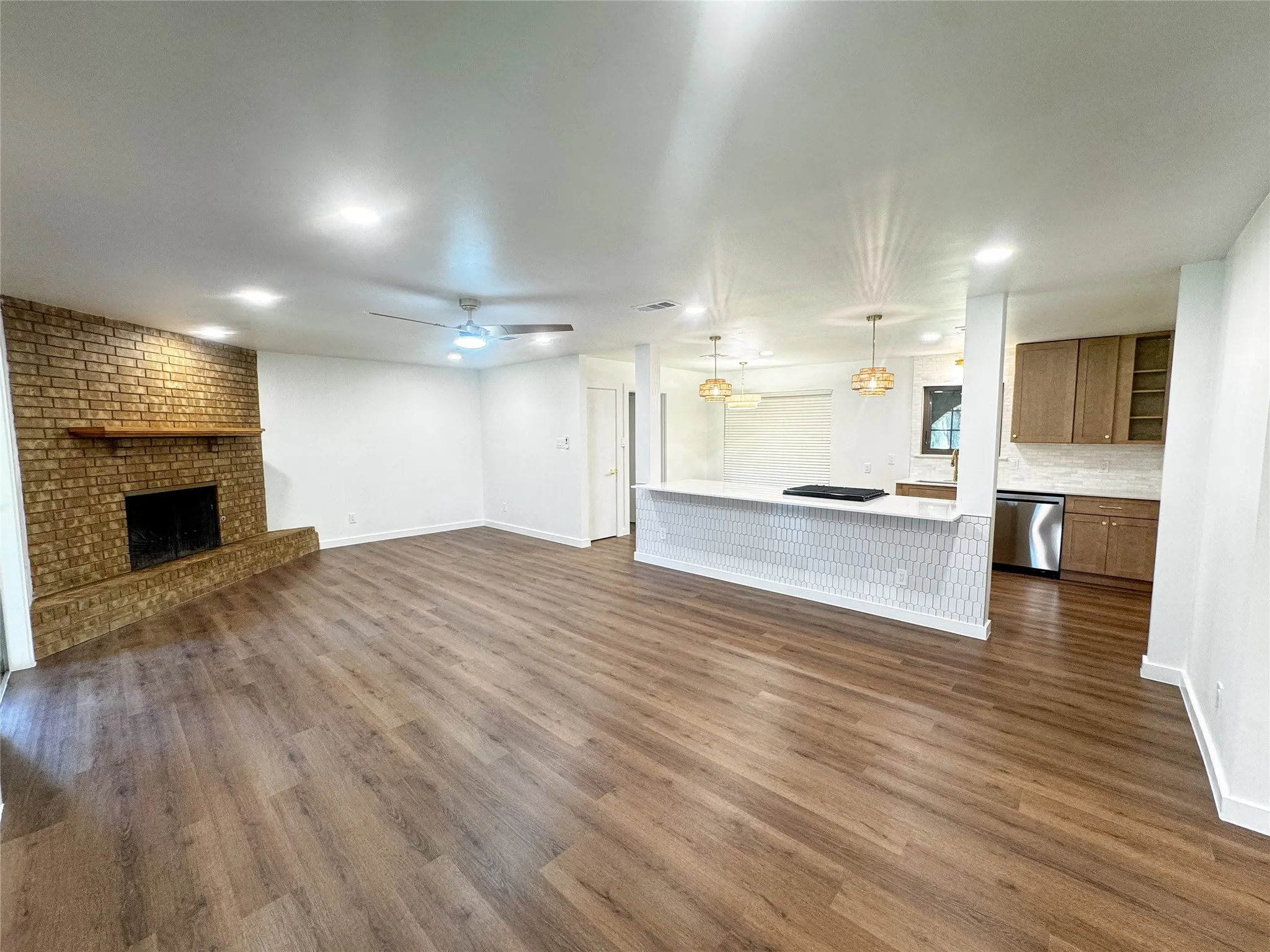Single Family Residence For Sale in Denton County , 705 Magnolia Street, Denton, Texas 76201, 4 Bedroom, 3 Bathroom, 2 Garage spaces, 2,240 Sqft, built in 1976, mls#21341867, Real Estate Agent in Denton, Homes For Sale in Denton county, Homes For Sale in Denton, Realtor in Denton Texas, Real Estate Brokerage Independent Realty Texas, Luminita Cordes Realtor