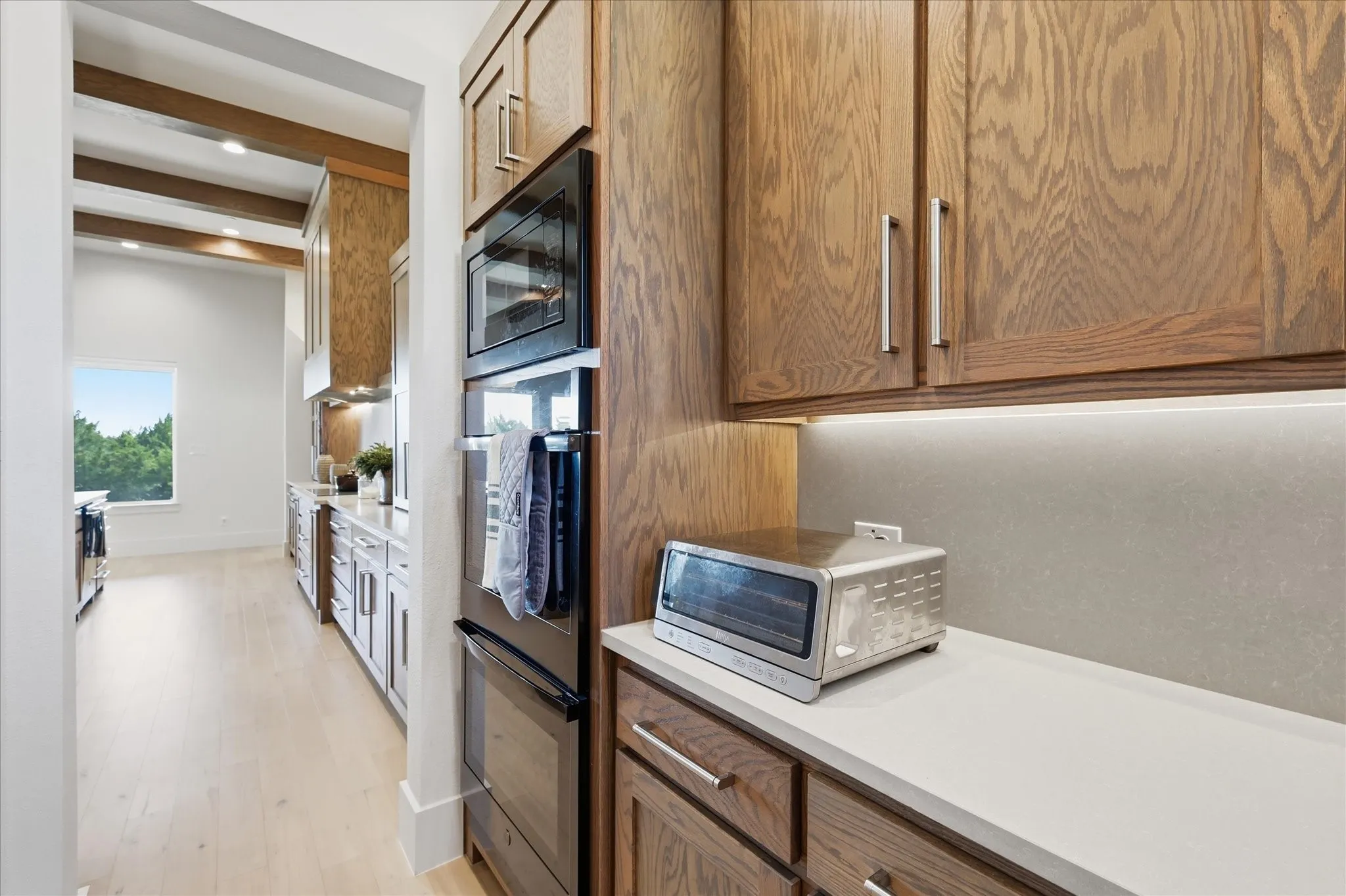 Wifi controlled double oven and butler's panry for all your appliances.