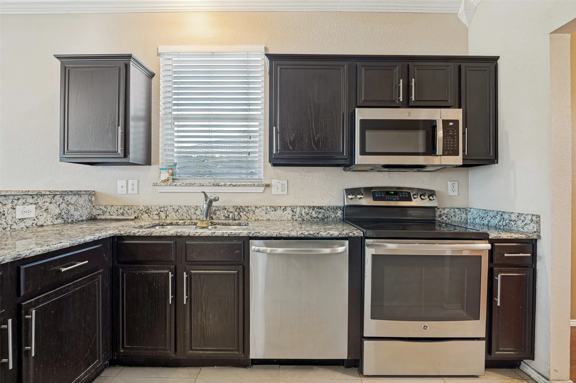 Single Family Residence For Sale in Dallas County , 1212 Rio Bravo Drive, De Soto, Texas 75115, 5 Bedroom, 4 Bathroom, 2 Garage spaces, 2,572 Sqft, built in 2002, mls#21345851, Real Estate Agent in De Soto, Homes For Sale in Dallas county, Homes For Sale in De Soto, Realtor in De Soto Texas, Real Estate Brokerage Independent Realty Texas, Luminita Cordes Realtor
