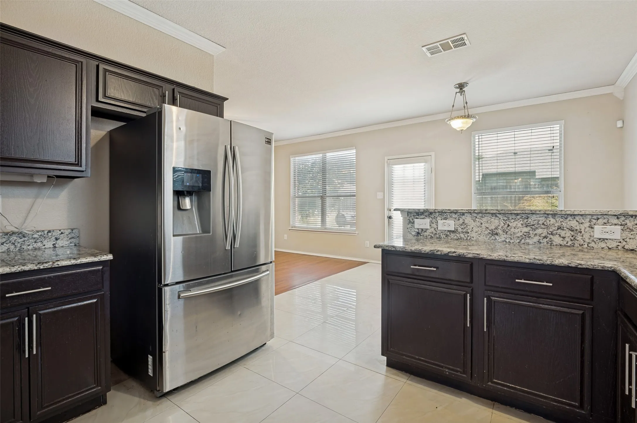 Single Family Residence For Sale in Dallas County , 1212 Rio Bravo Drive, De Soto, Texas 75115, 5 Bedroom, 4 Bathroom, 2 Garage spaces, 2,572 Sqft, built in 2002, mls#21345851, Real Estate Agent in De Soto, Homes For Sale in Dallas county, Homes For Sale in De Soto, Realtor in De Soto Texas, Real Estate Brokerage Independent Realty Texas, Luminita Cordes Realtor