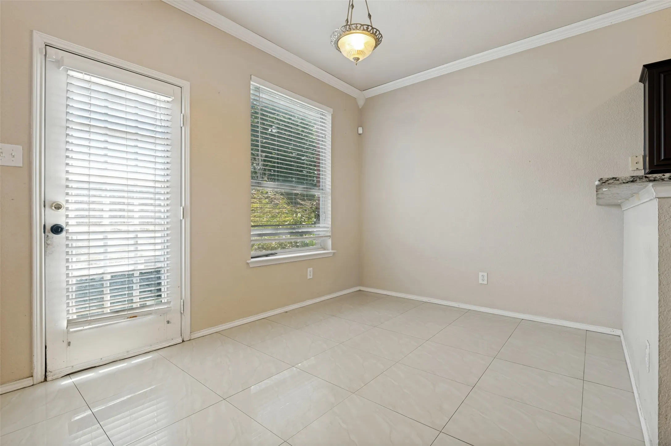 Single Family Residence For Sale in Dallas County , 1212 Rio Bravo Drive, De Soto, Texas 75115, 5 Bedroom, 4 Bathroom, 2 Garage spaces, 2,572 Sqft, built in 2002, mls#21345851, Real Estate Agent in De Soto, Homes For Sale in Dallas county, Homes For Sale in De Soto, Realtor in De Soto Texas, Real Estate Brokerage Independent Realty Texas, Luminita Cordes Realtor